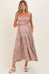 Ärmelloses gestuftes Umstands-Maxikleid mit Vintage-Blumenmuster