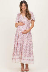 Lavendelfarbenes Umstands-Maxikleid mit Blumenmuster, Spitzenbesatz und Flatterärmeln