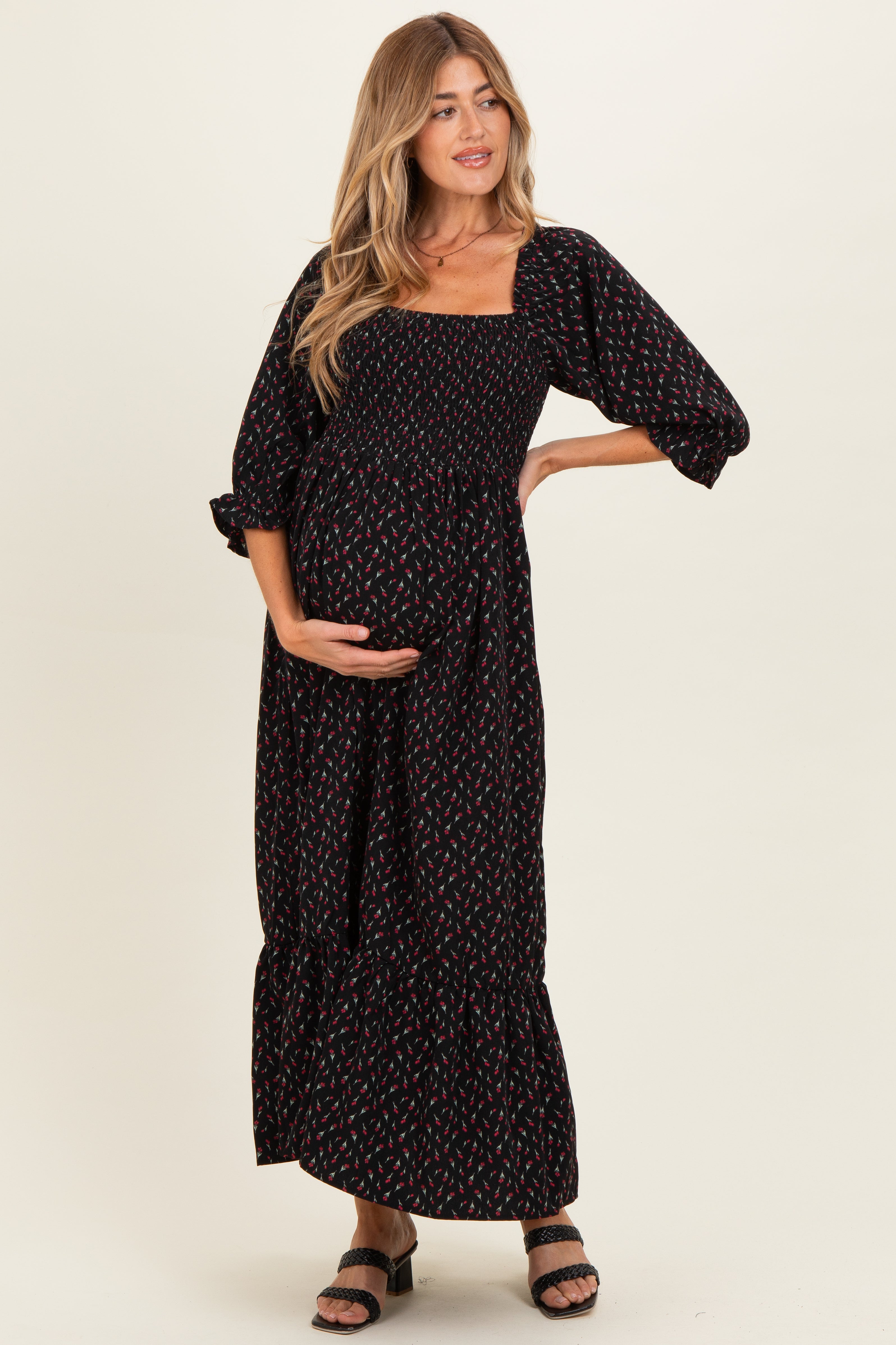 Schwarzes Umstands-Maxikleid mit Blumenmuster und 3/4-Ärmeln