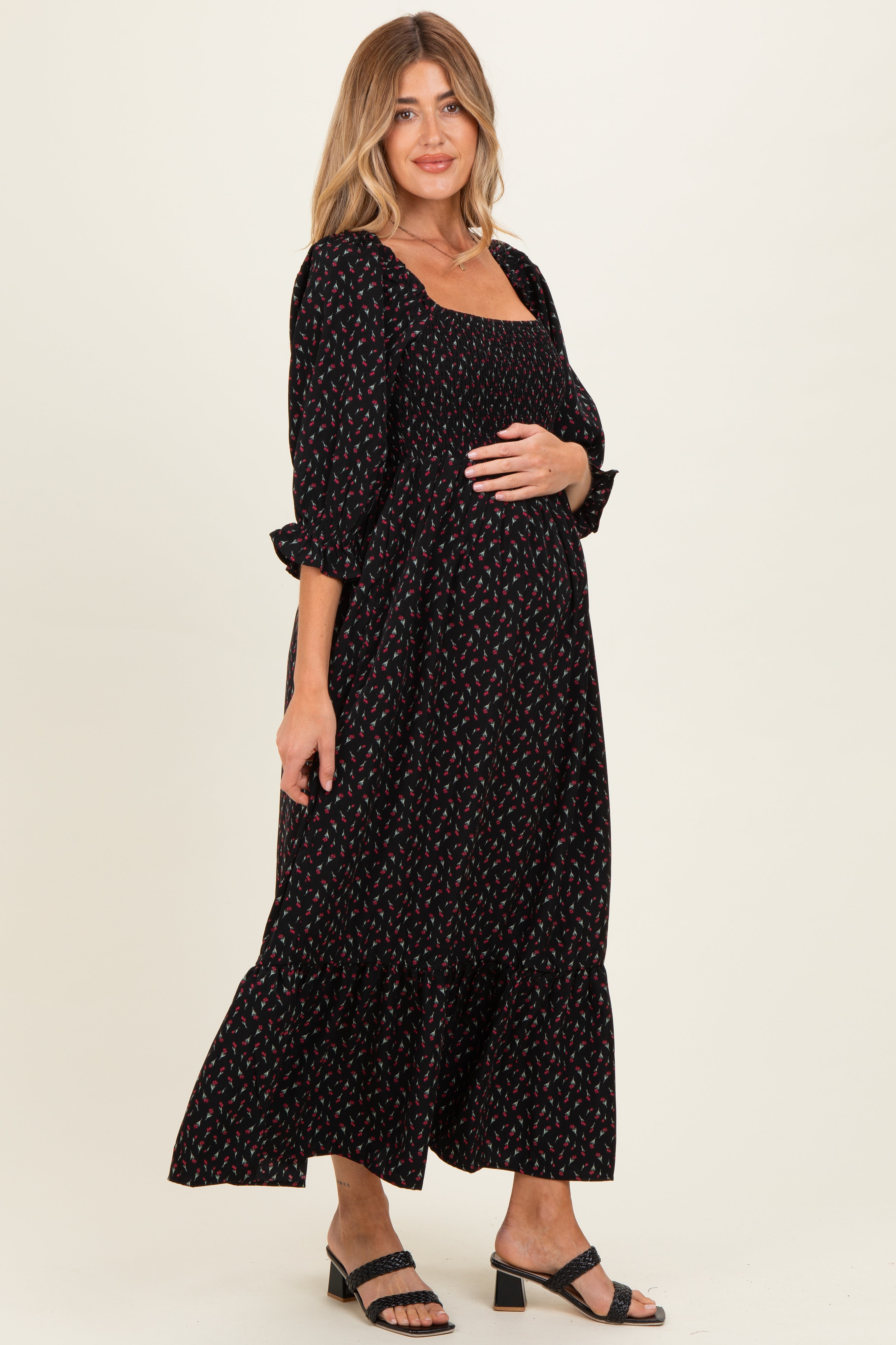 Schwarzes Umstands-Maxikleid mit Blumenmuster und 3/4-Ärmeln