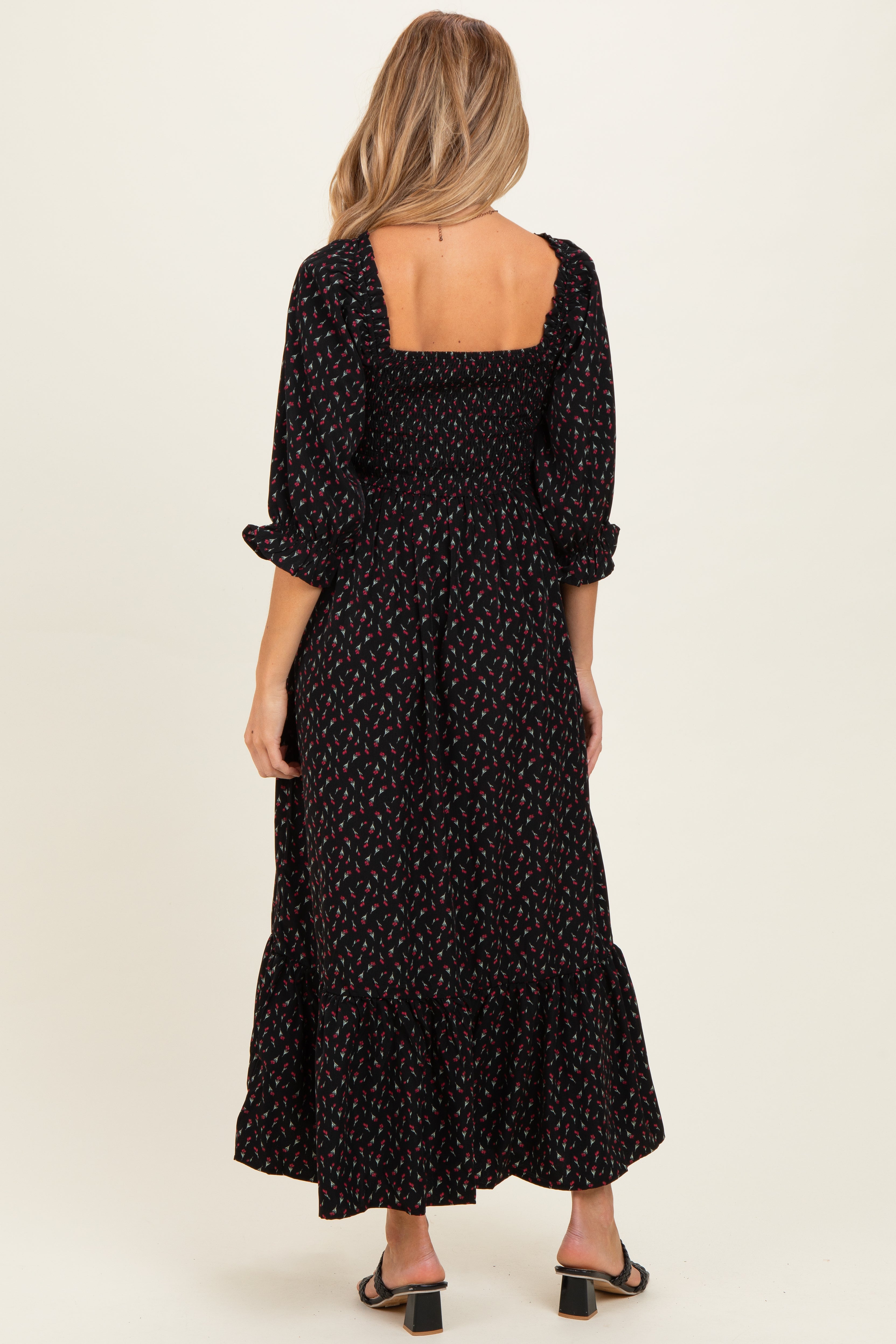 Schwarzes Umstands-Maxikleid mit Blumenmuster und 3/4-Ärmeln
