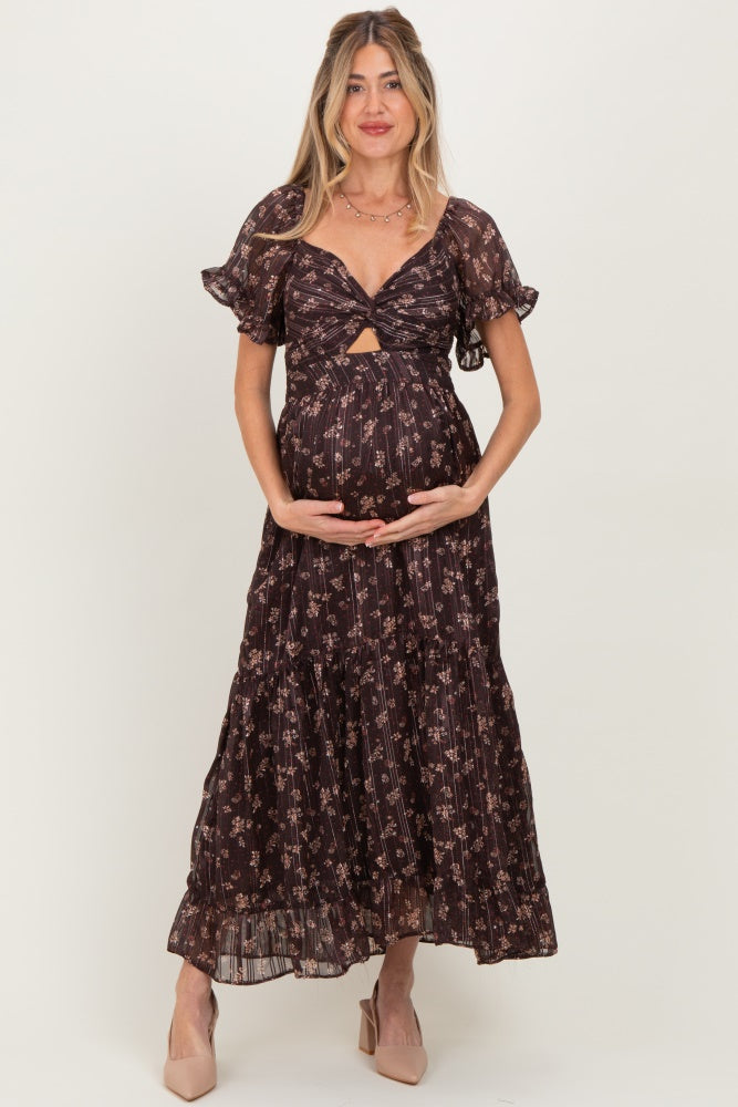 Geblümtes gestreiftes Umstands-Maxikleid mit Twist-Front und Cut-out