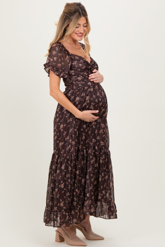 Geblümtes gestreiftes Umstands-Maxikleid mit Twist-Front und Cut-out