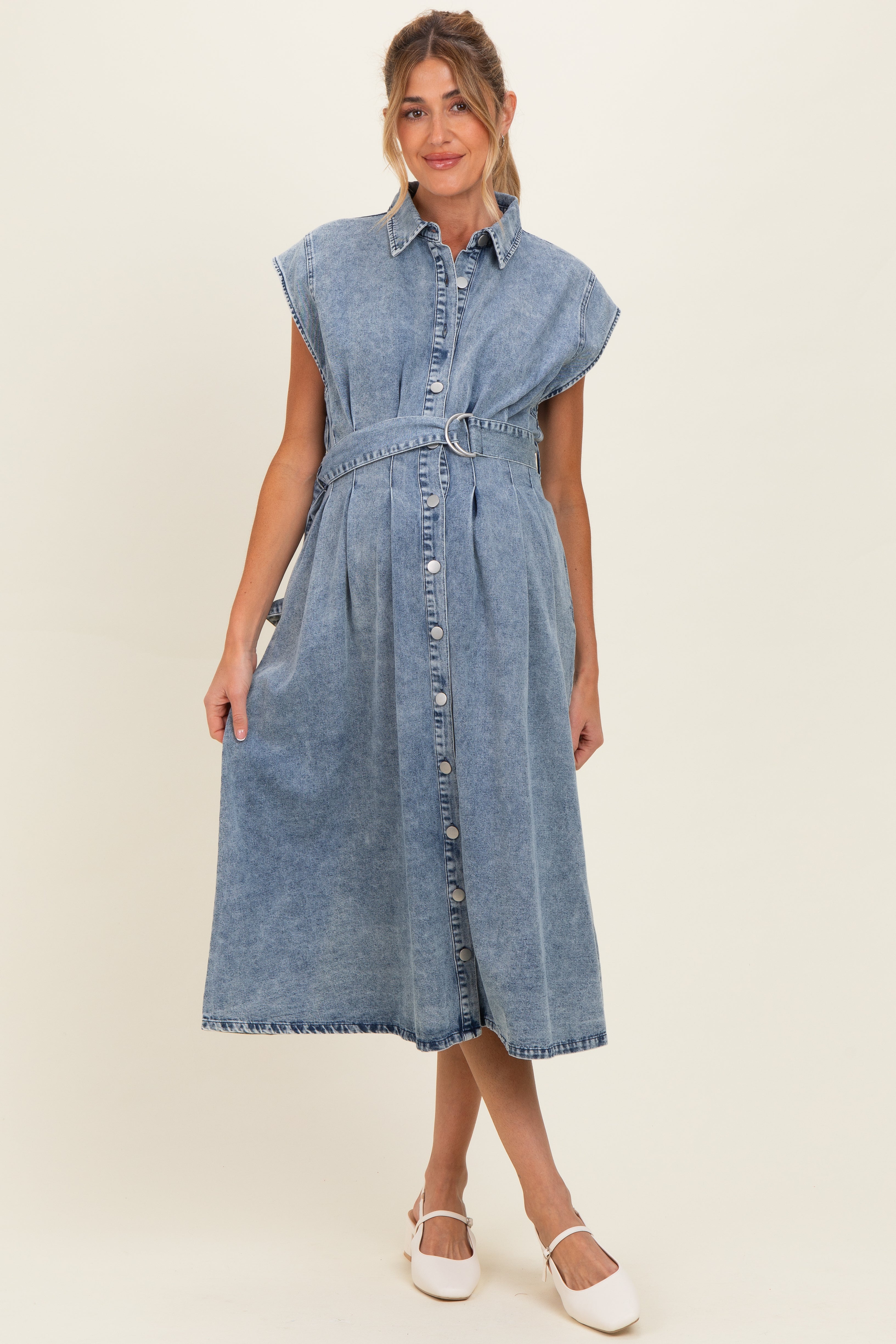 Umstands-Midikleid aus Denim mit durchgehender Knopfleiste
