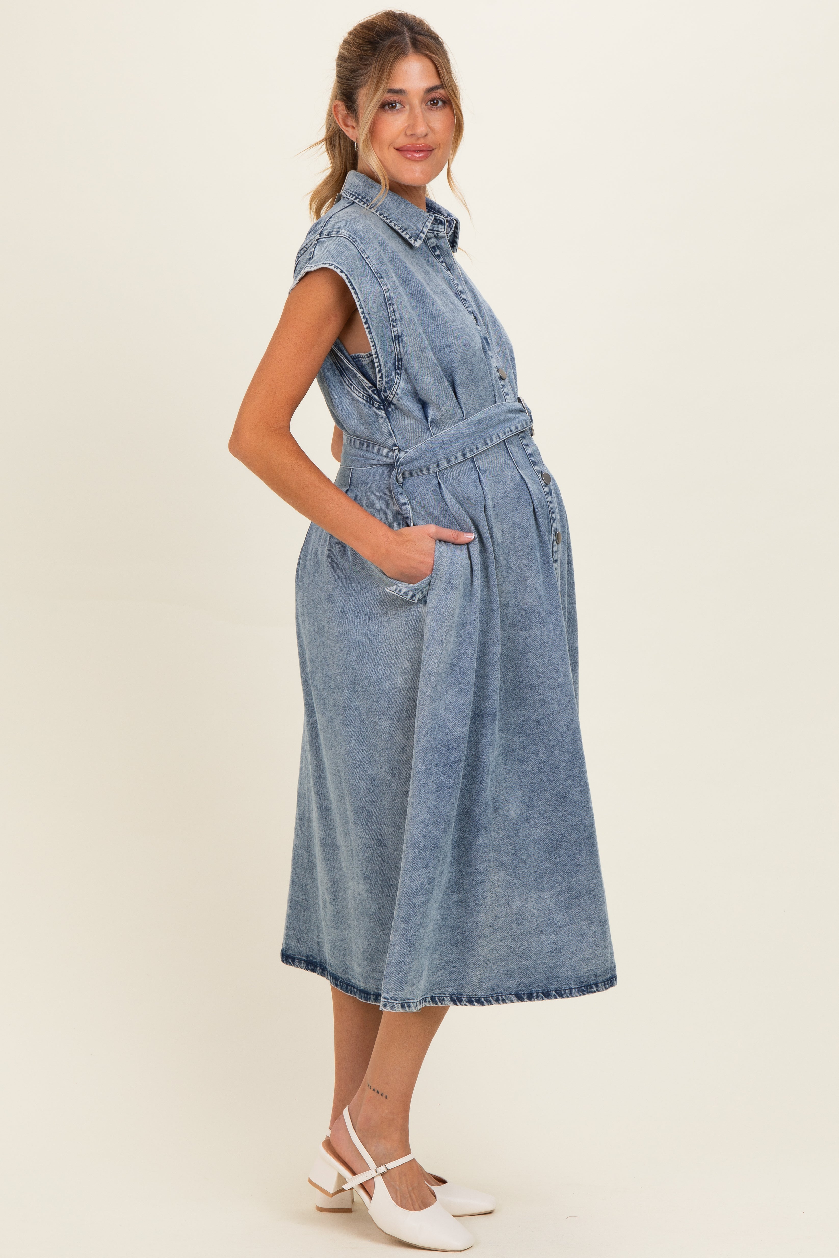 Umstands-Midikleid aus Denim mit durchgehender Knopfleiste