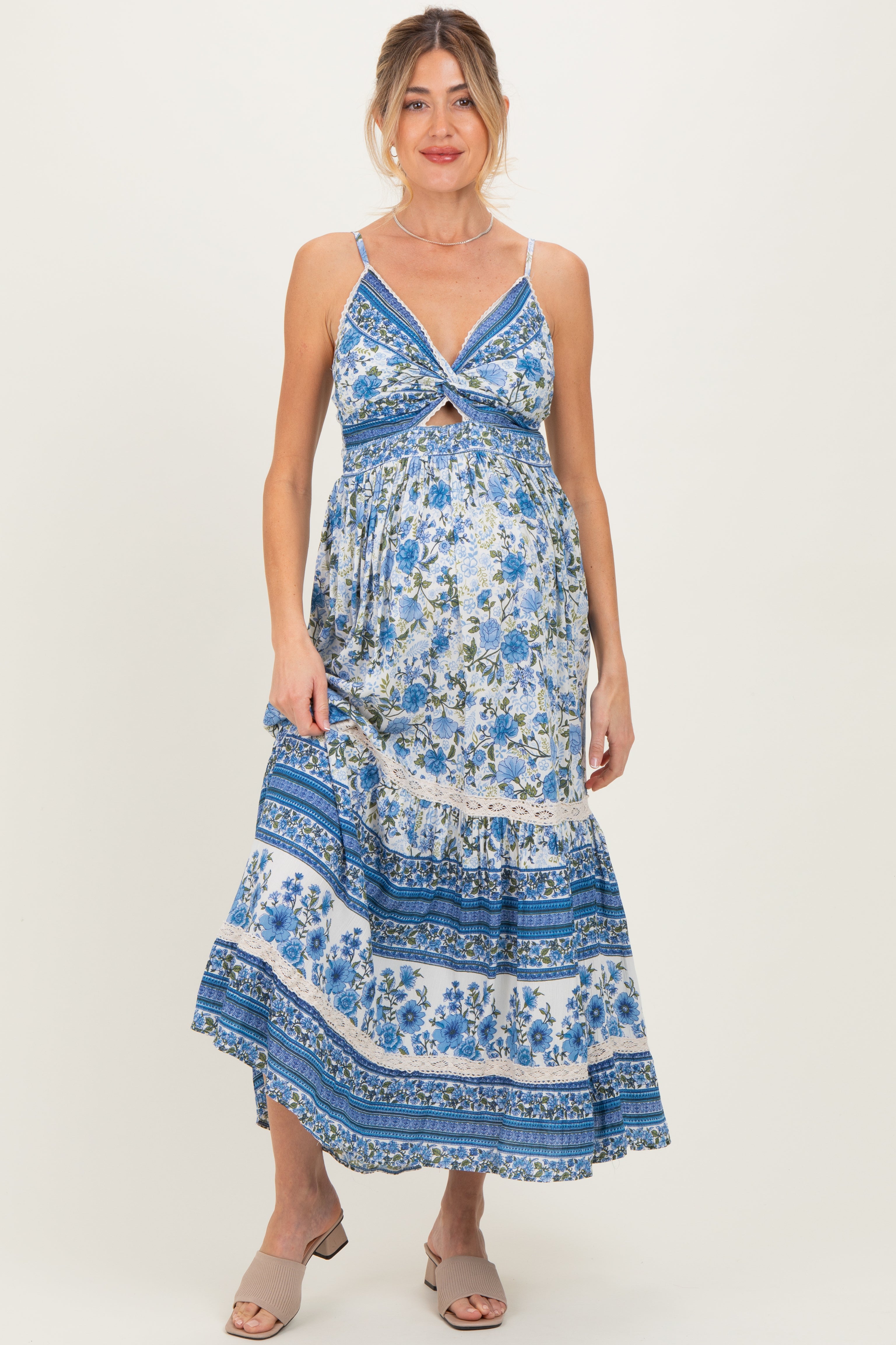 Geblümtes Umstands-Maxikleid mit Twist-Detail und Cut-out