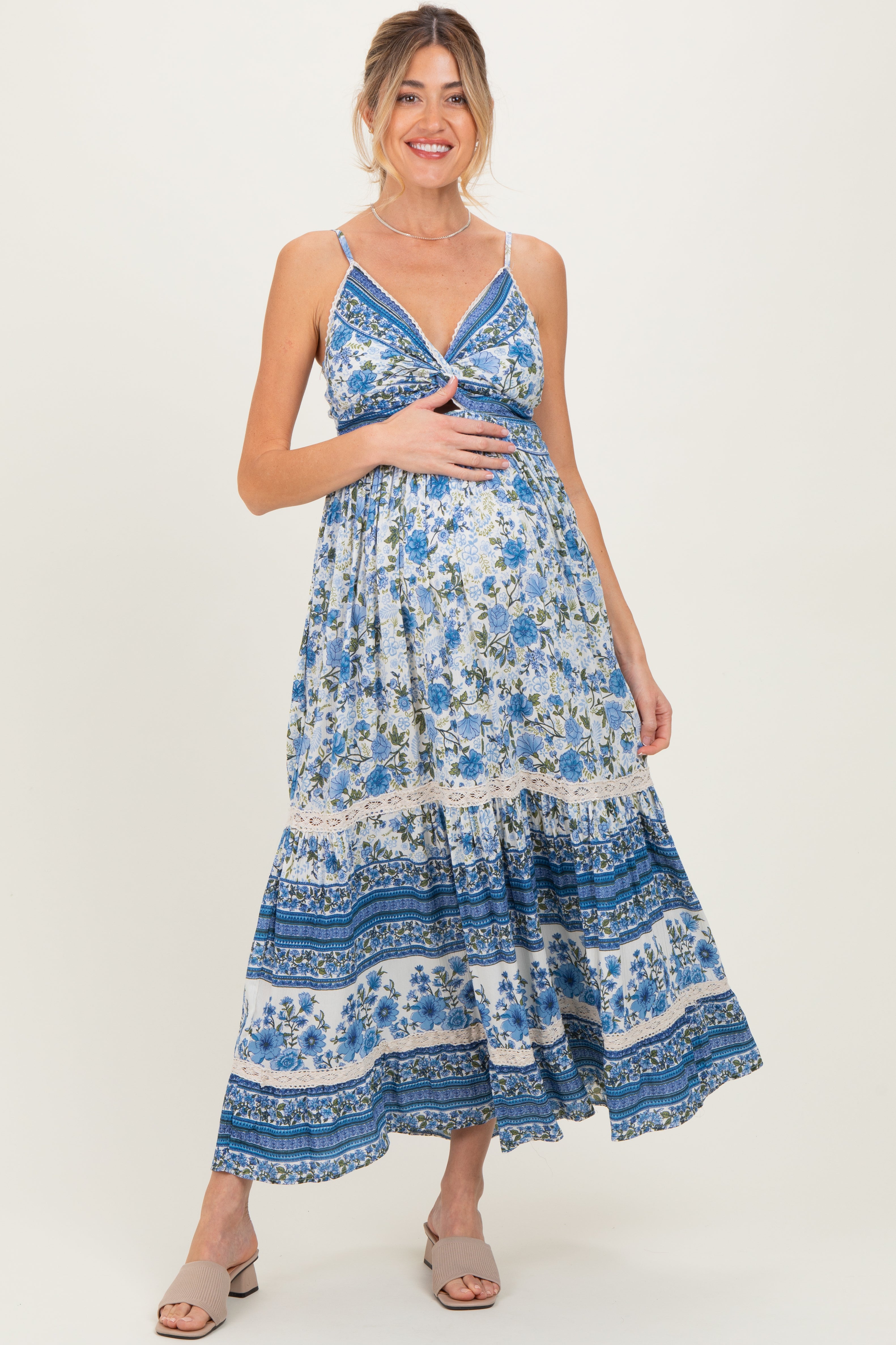 Geblümtes Umstands-Maxikleid mit Twist-Detail und Cut-out