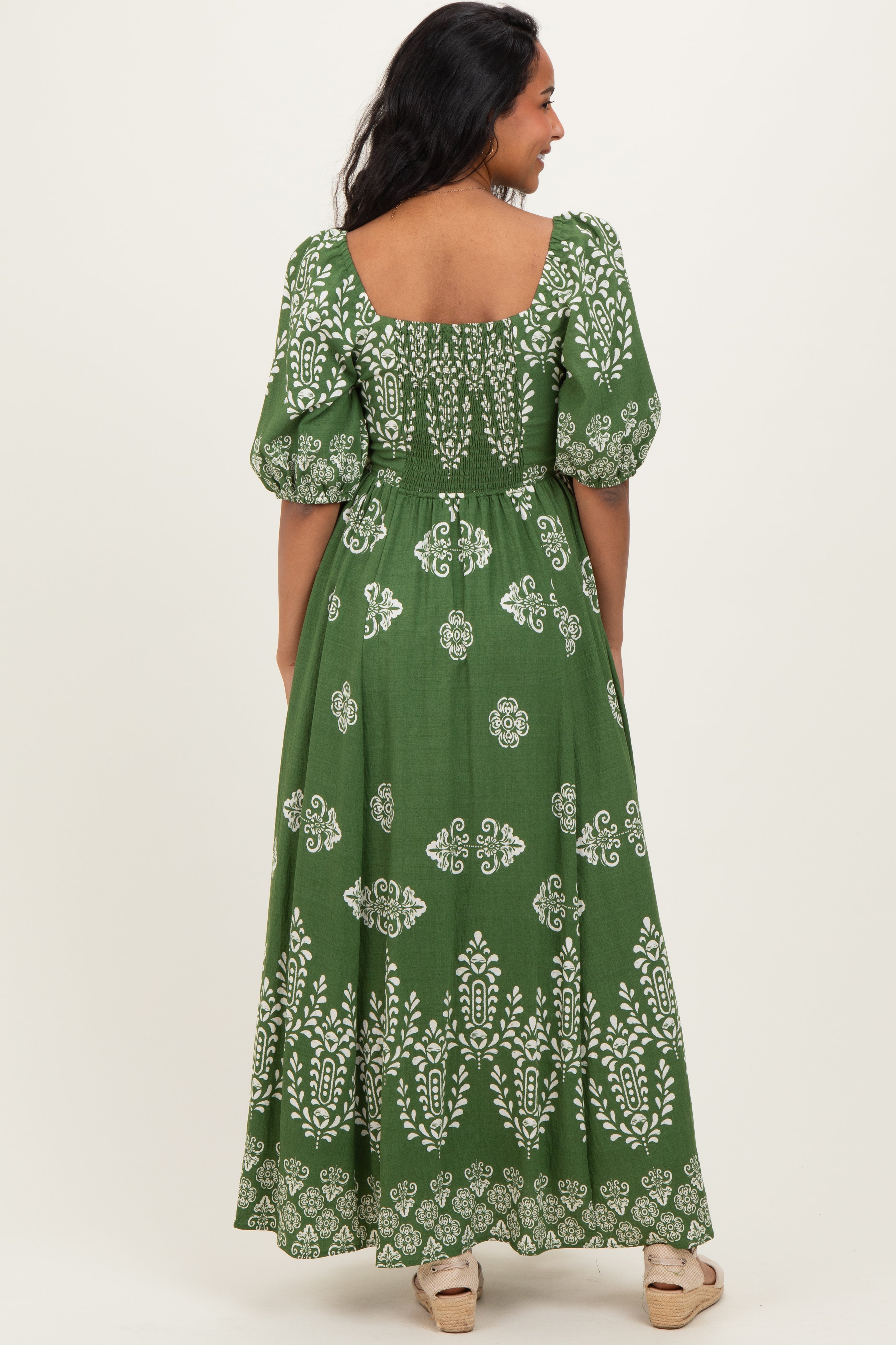 Umstandsmaxikleid mit Damast-Print und kurzen Ärmeln in Grün