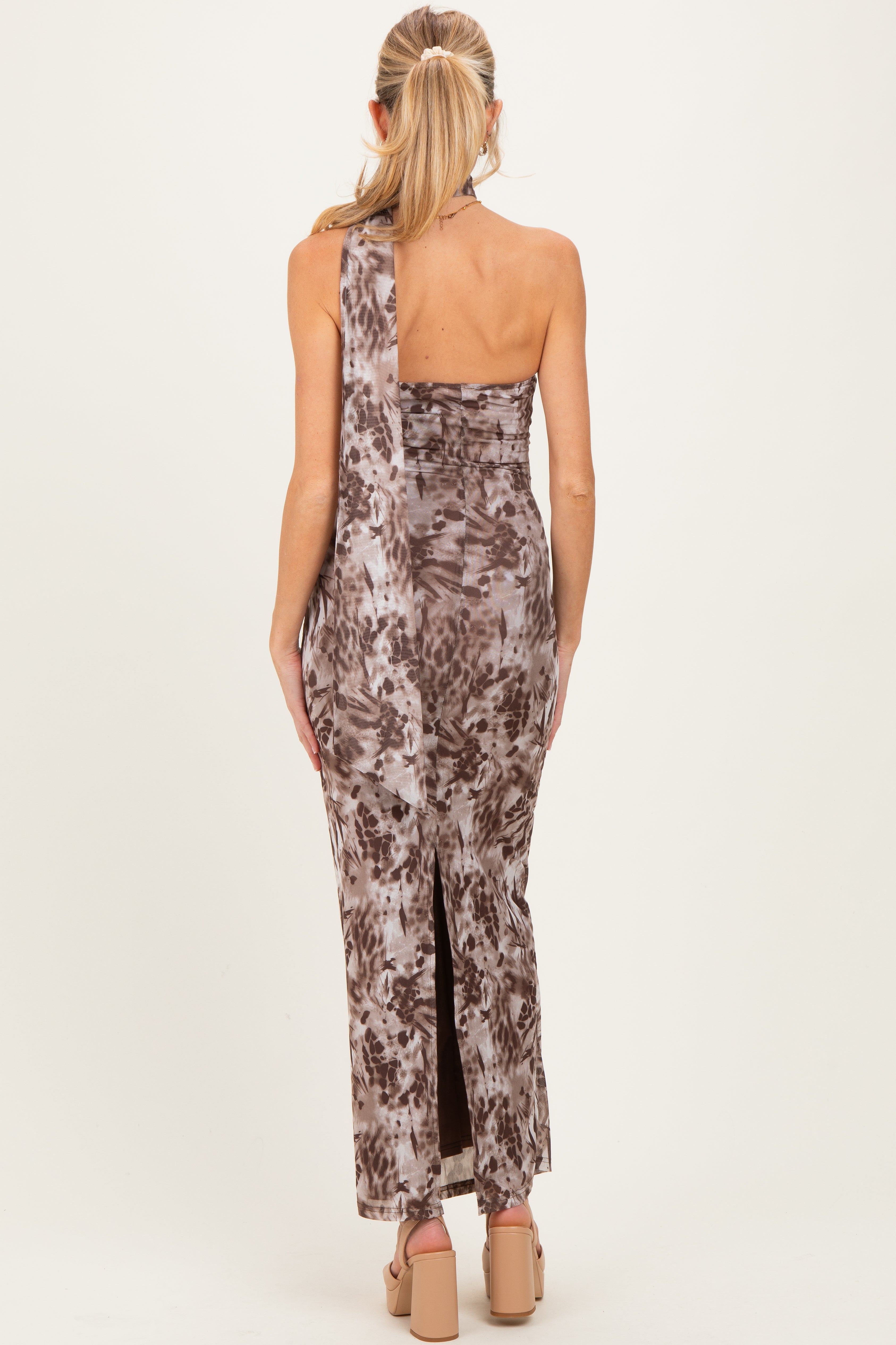 Umstandsmaxikleid mit Print und Neckholder in Mokka