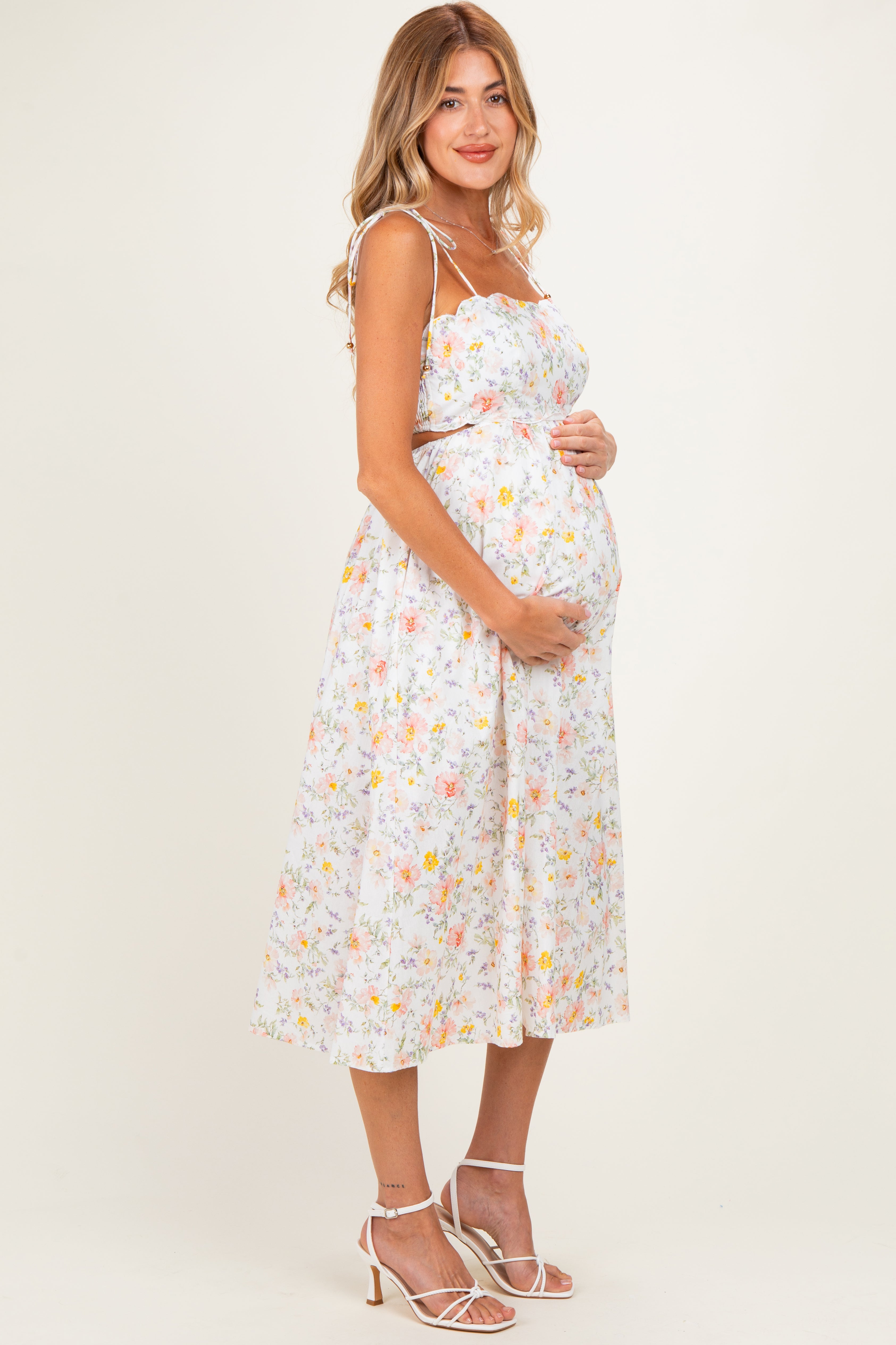 Blumen-Umstandsmidikleid mit Schulterbändern und Cut-out