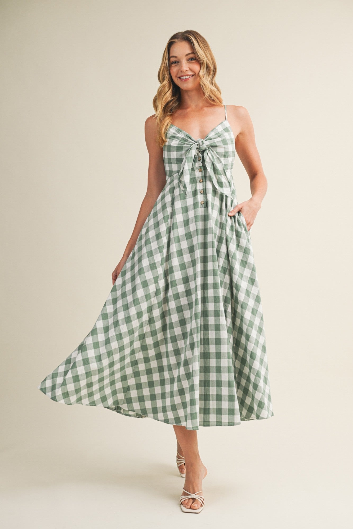 Umstands-Midikleid mit Vichy-Karo, Bindedetail und Racerback in Basilikumgrün