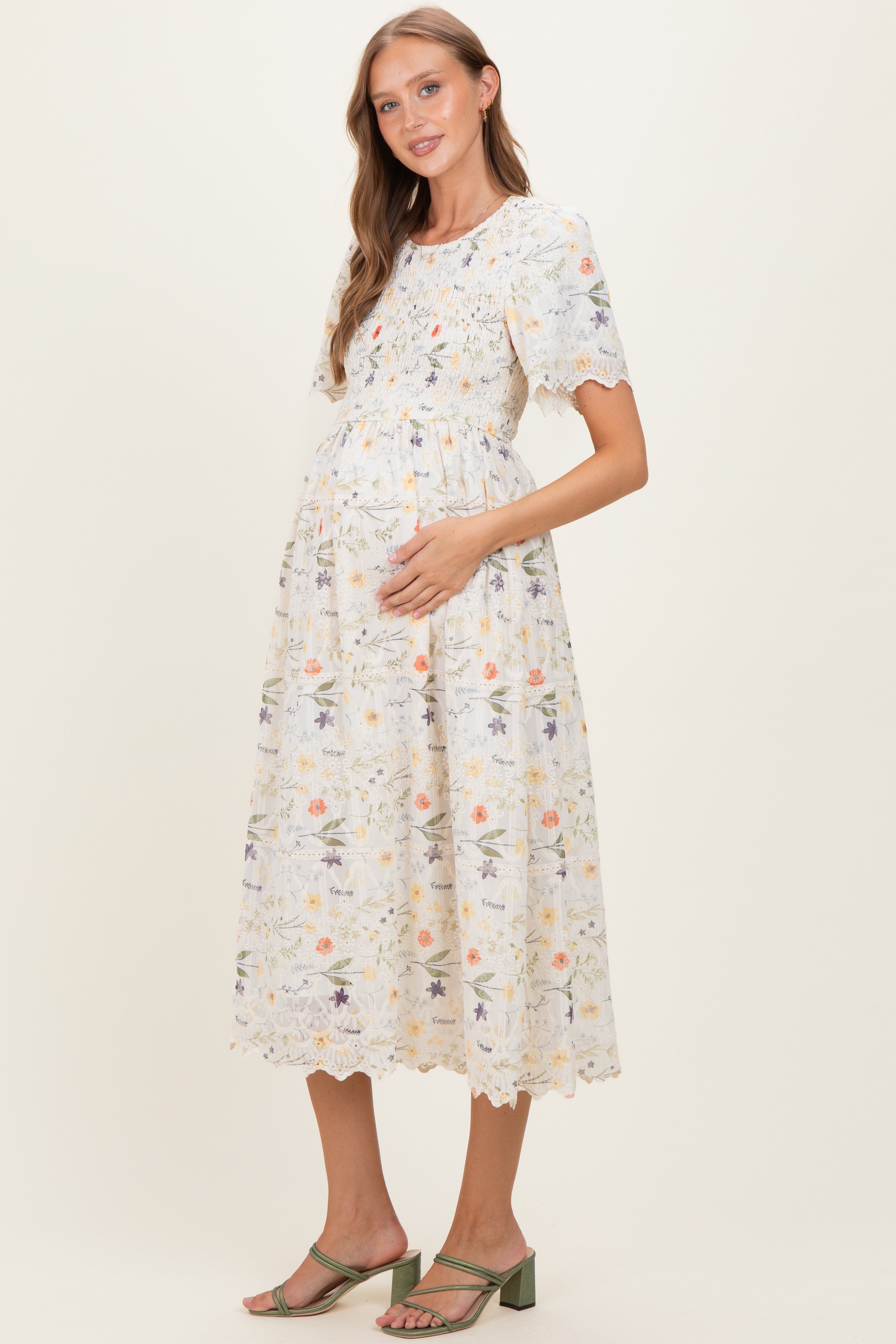 Umstands-Midikleid in Beige mit Blumenmuster und Knopfleiste