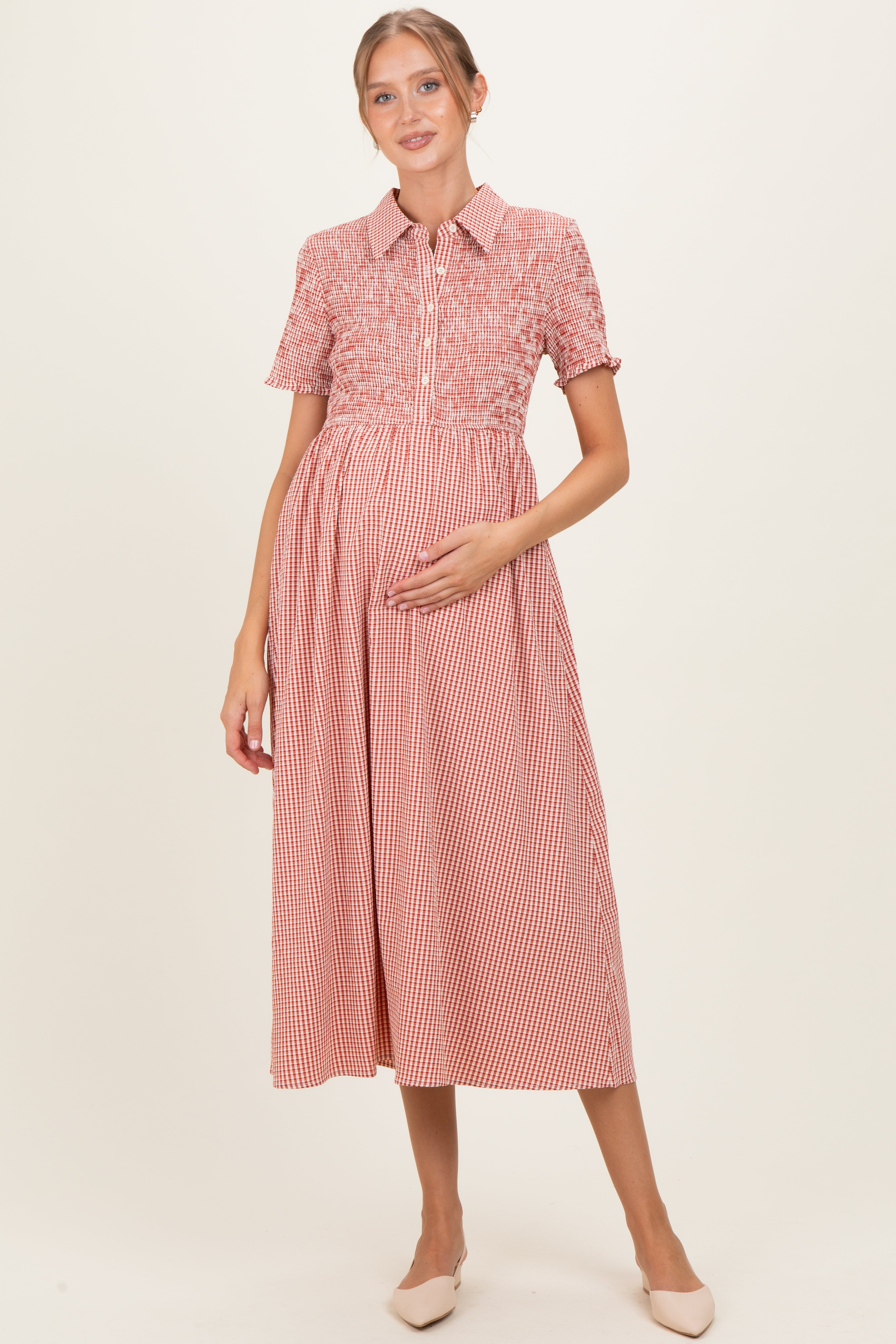 Umstands-Midikleid in Rot mit Vichy-Karo, Smok-Detail und Kragen