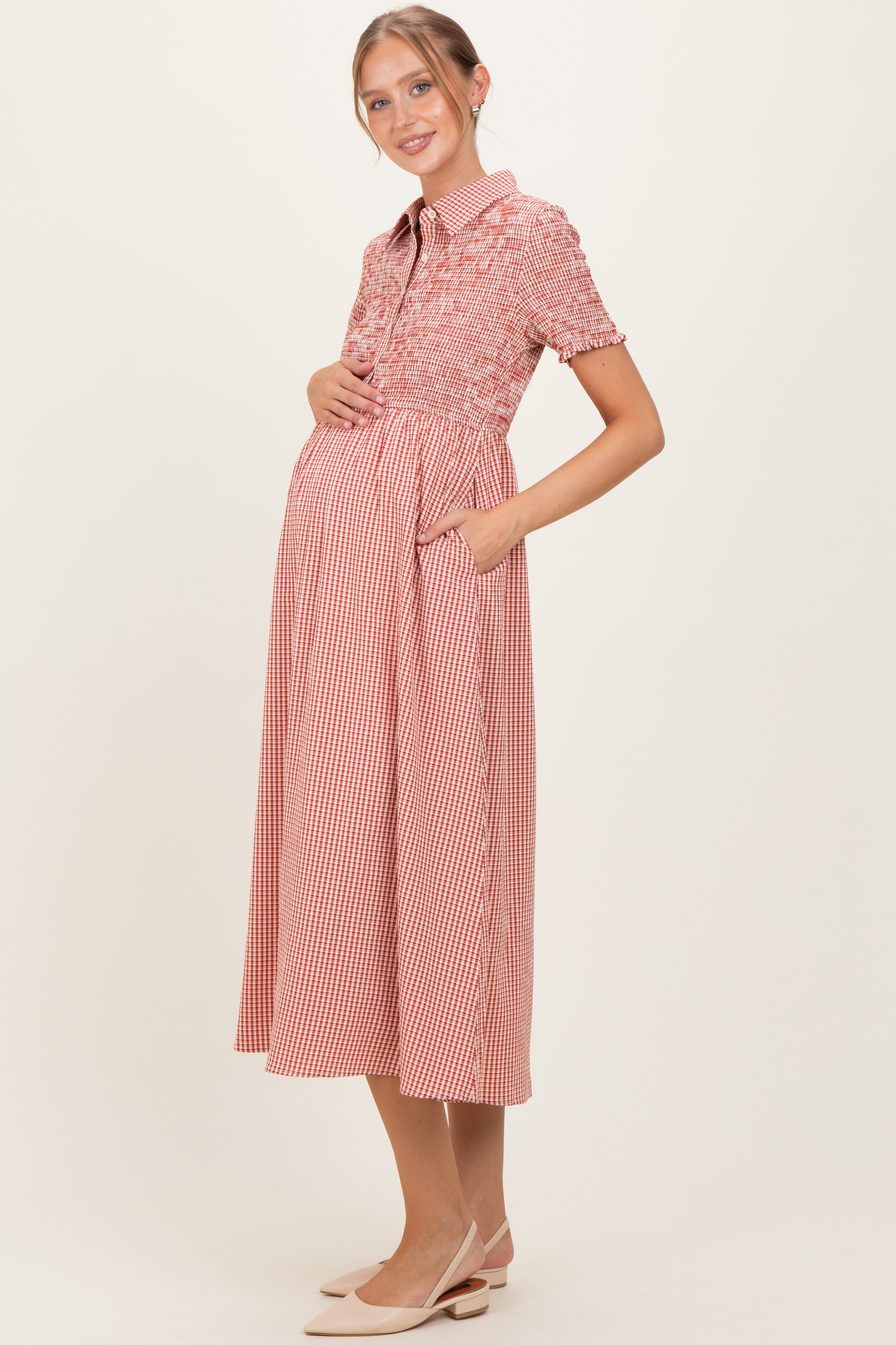 Umstands-Midikleid in Rot mit Vichy-Karo, Smok-Detail und Kragen