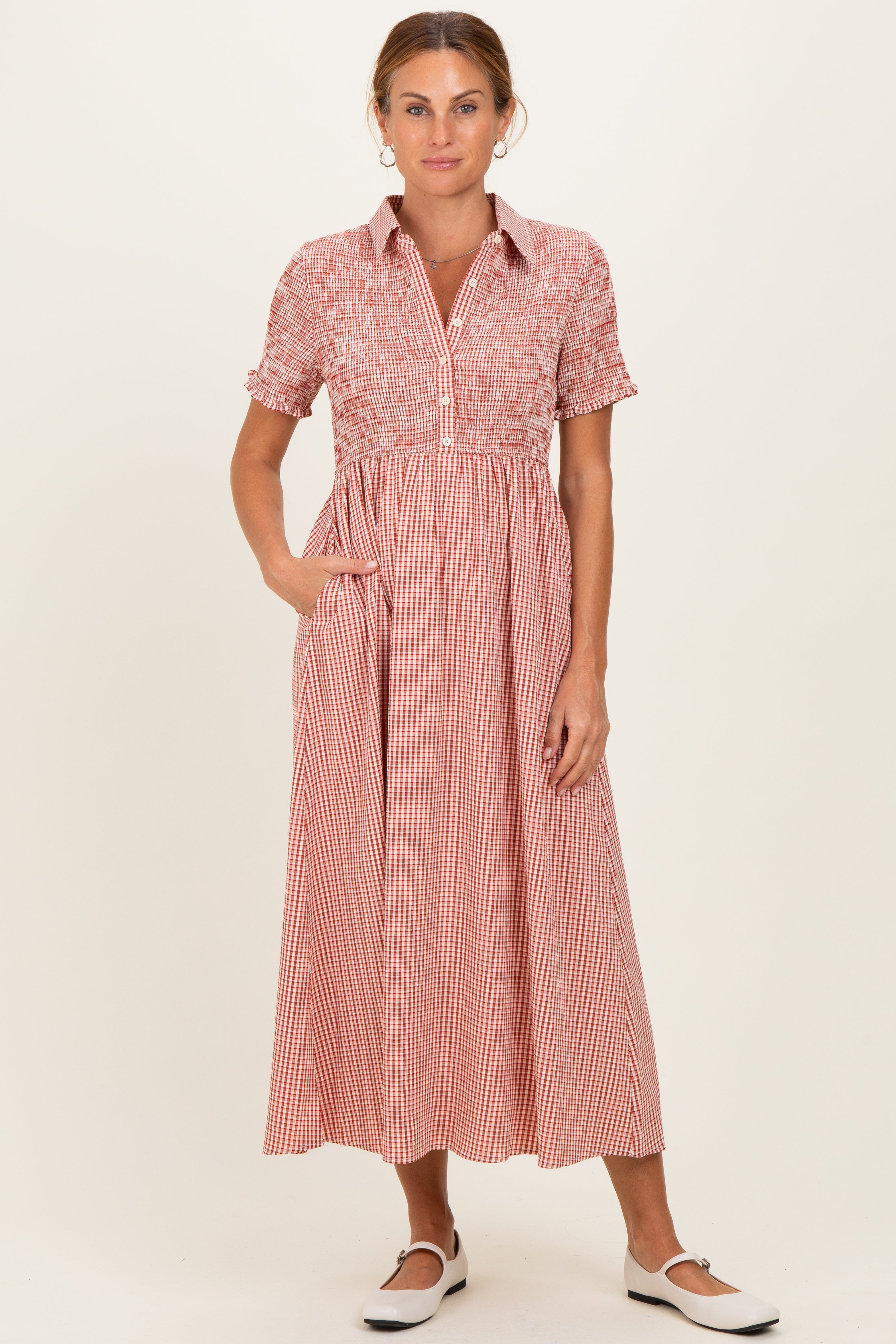 Umstands-Midikleid in Rot mit Vichy-Karo, Smok-Detail und Kragen