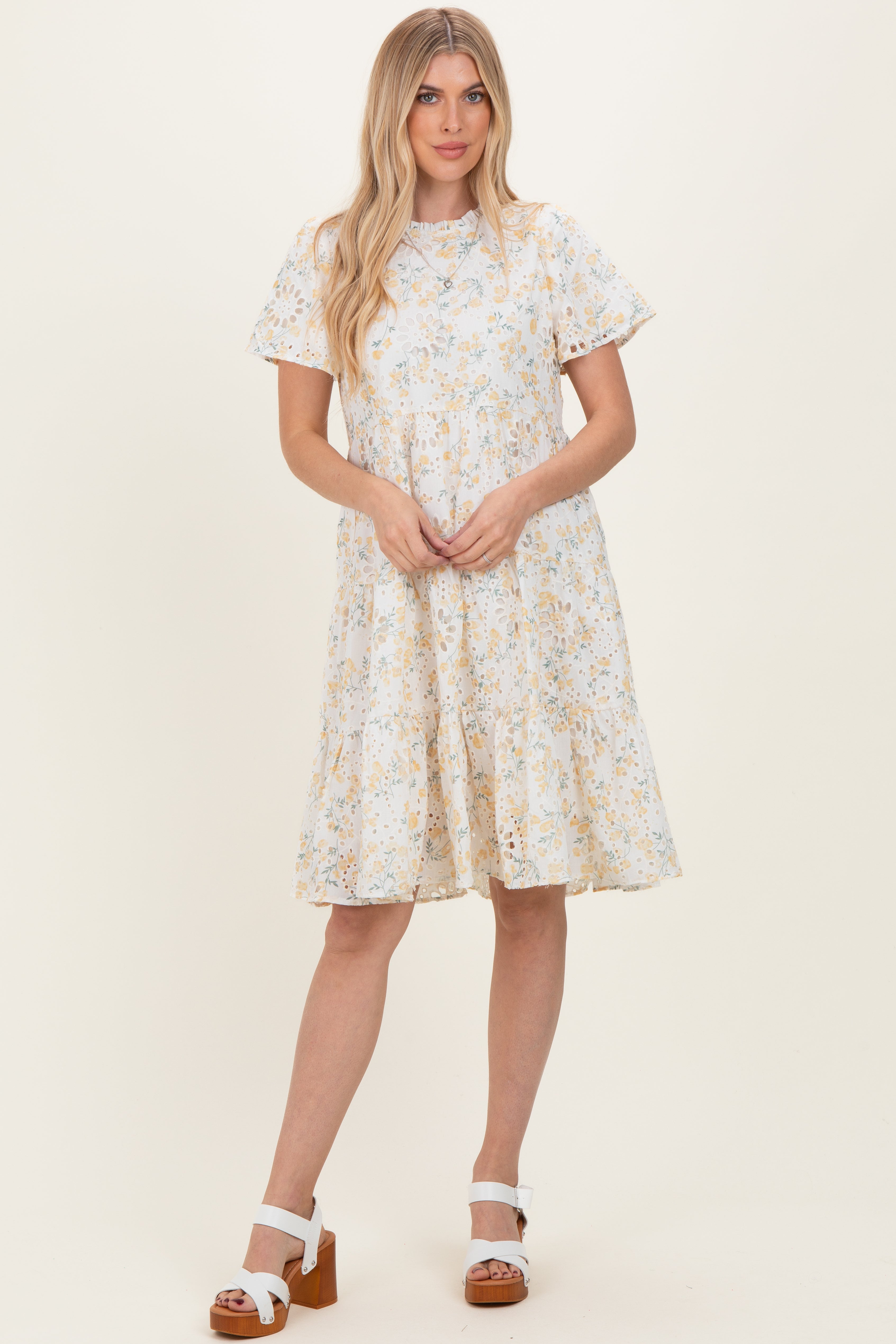 Umstands-Midikleid aus Lochspitze mit Blumenmuster