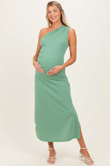 Gestreiftes One-Shoulder-Umstands-Midikleid in Grün