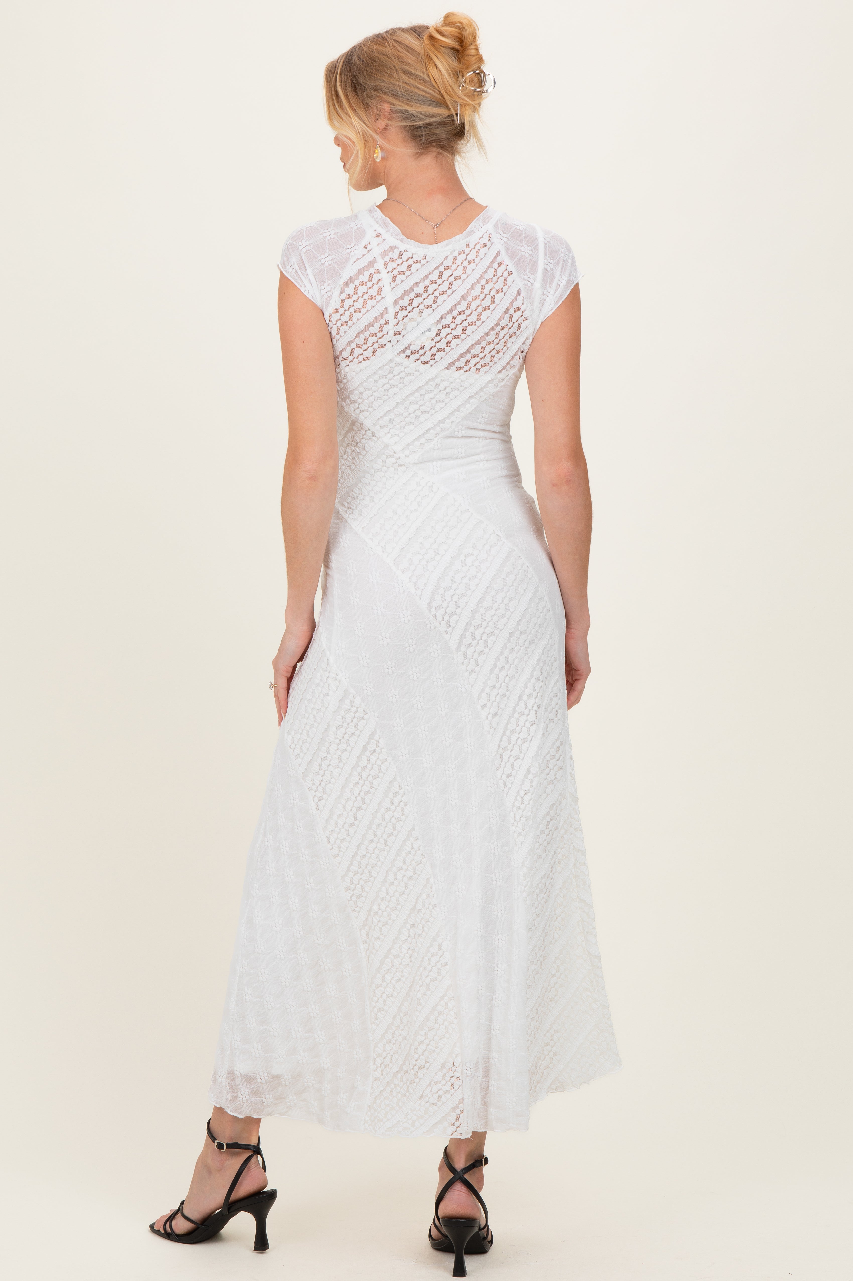 Umstands-Midikleid mit Spitzen-Overlay in Weiß