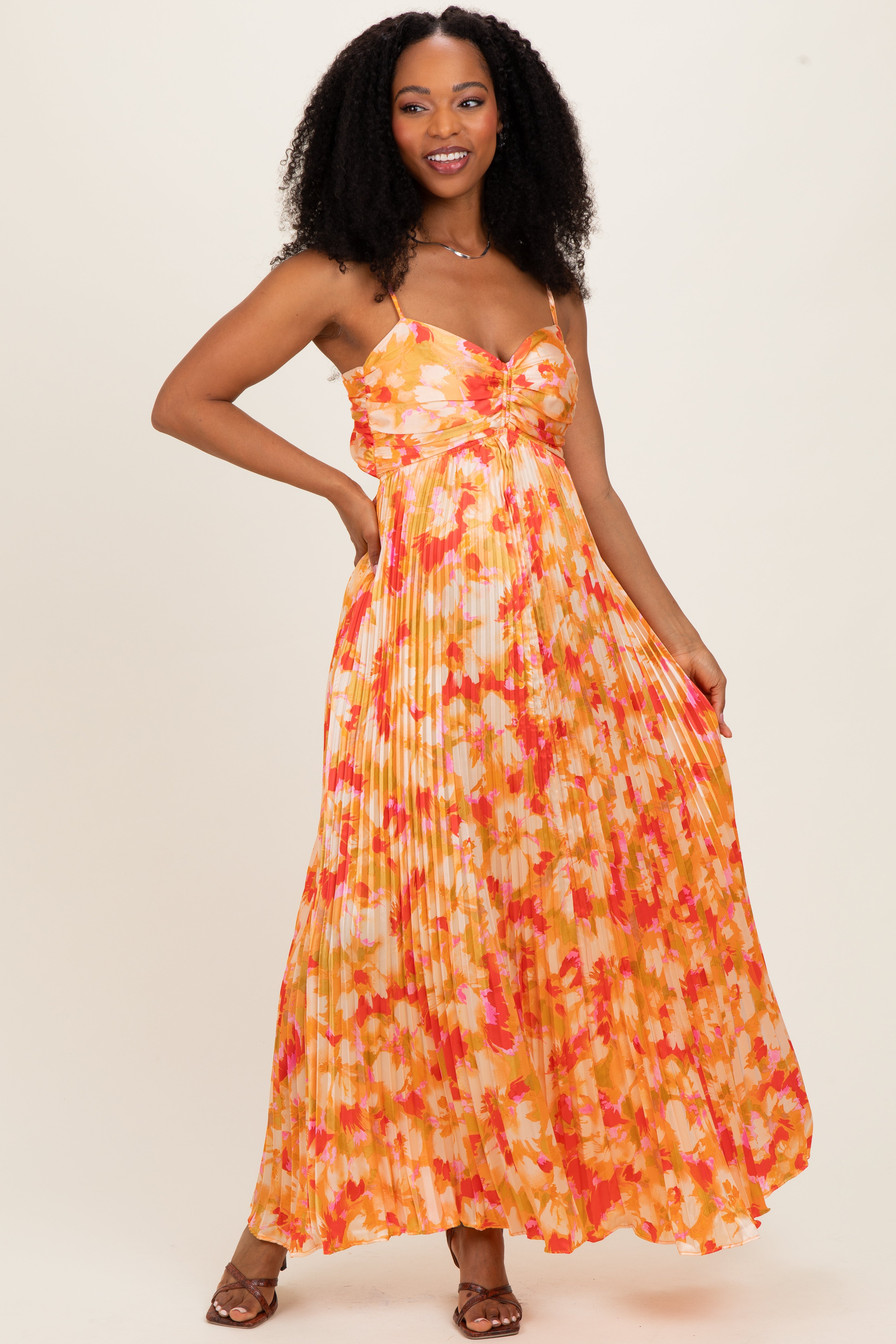 Ärmelloses Umstands-Maxikleid mit Blumenmuster und Plissee