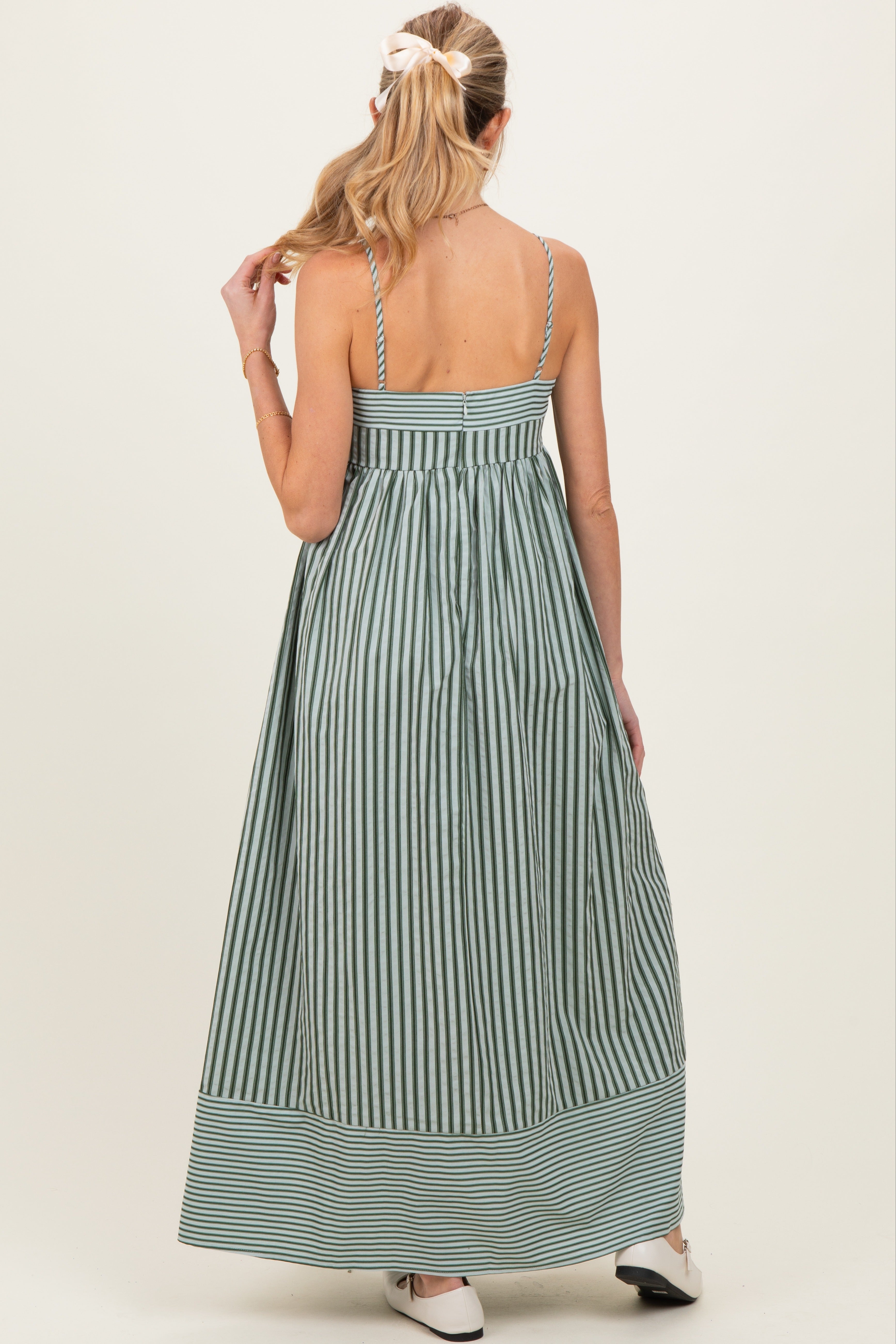 Ärmelloses Umstands-Maxikleid in Oliv mit Streifenmix