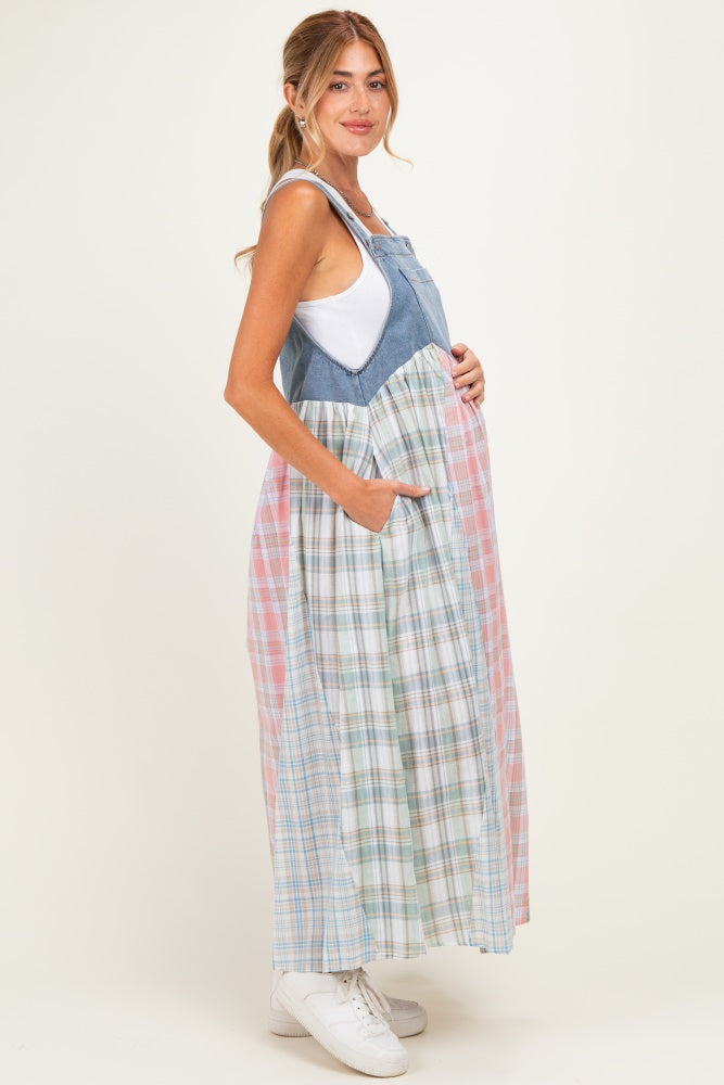 Umstands-Maxikleid im Latzkleid-Stil mit Karomuster