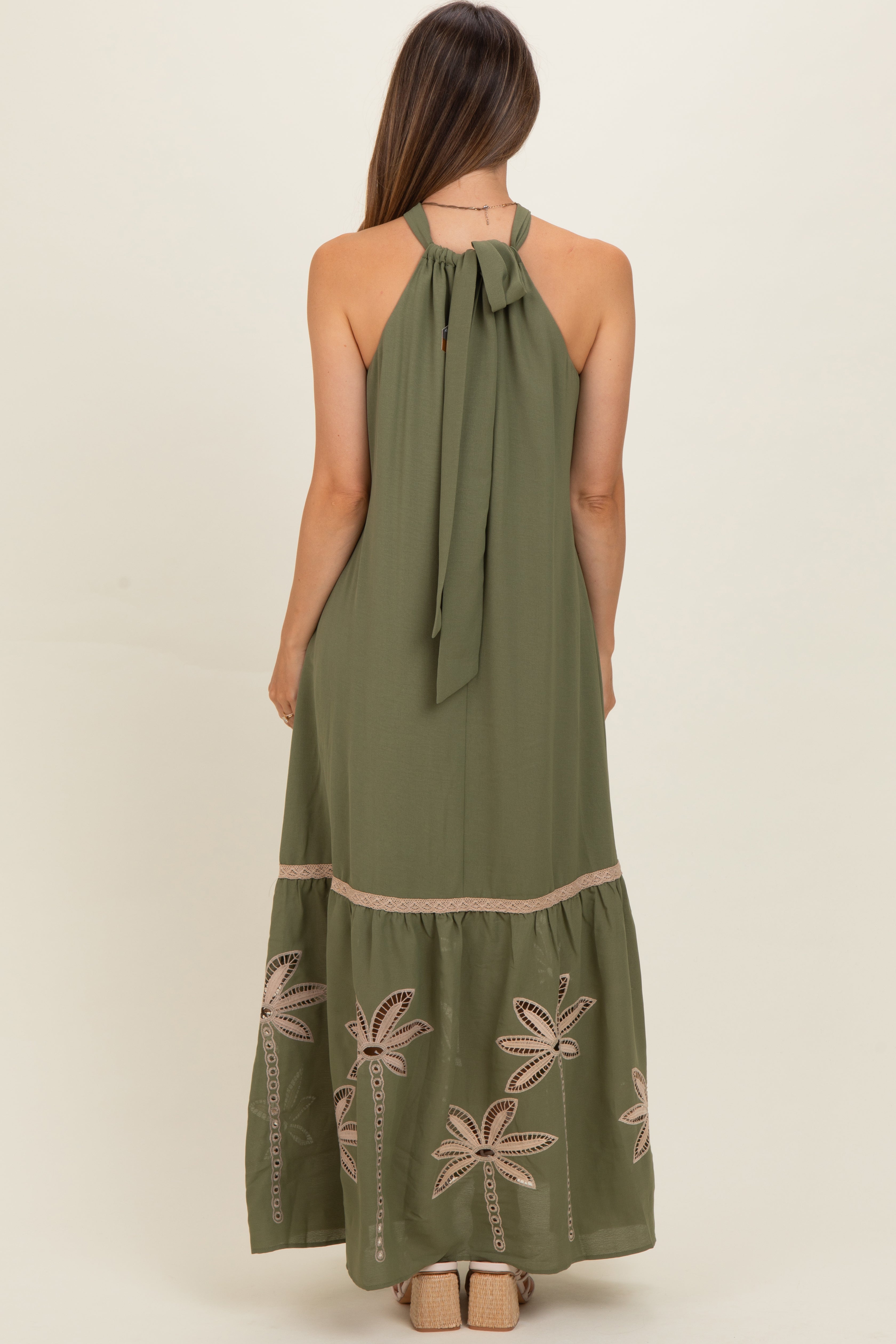 Besticktes Umstands-Maxikleid mit Neckholder