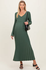 Geripptes Umstands-Maxikleid aus Strick