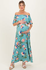 Schulterfreies Umstands-Maxikleid mit Blumenmuster und Rüschen in Hellblau