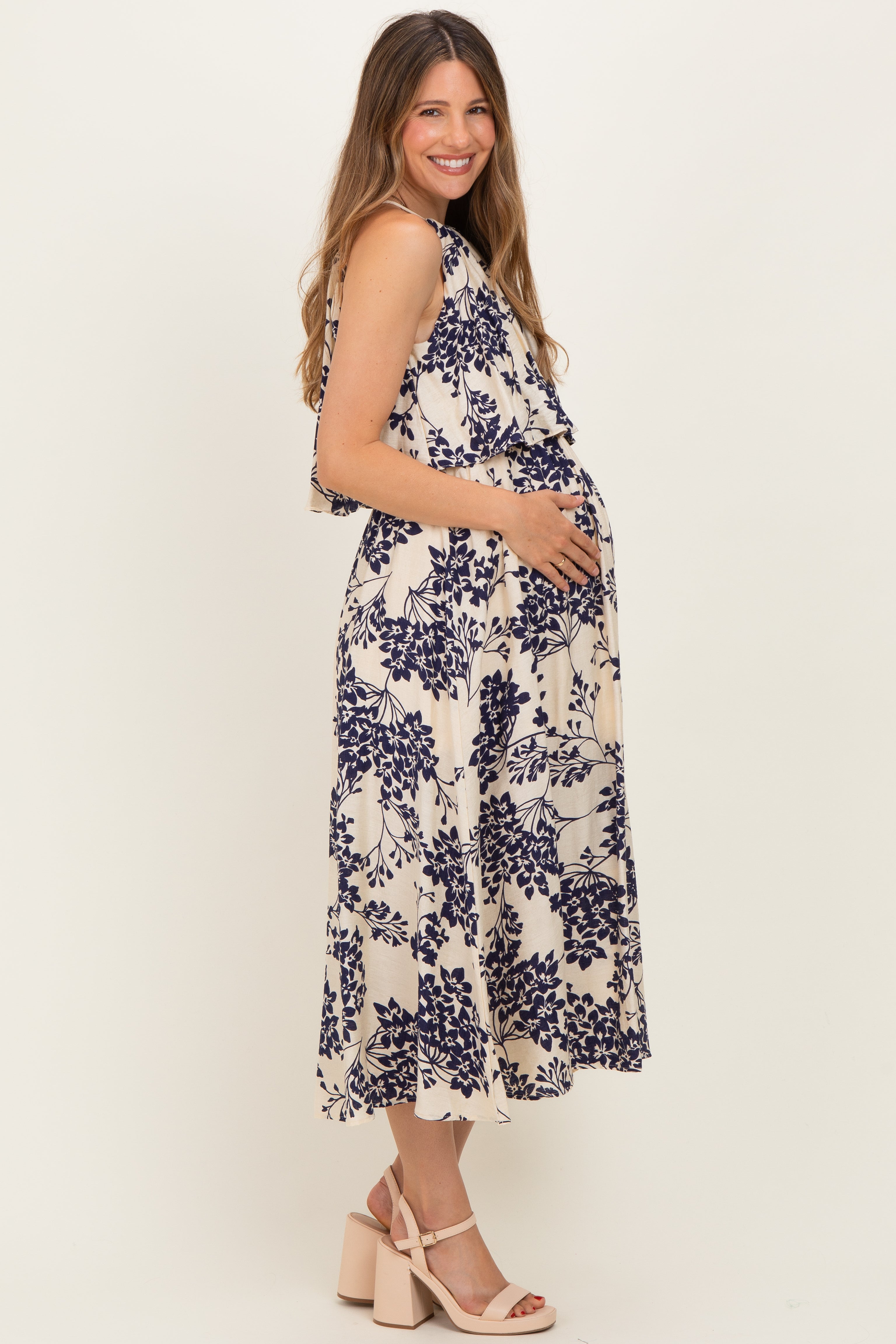 Florales Umstands-Midikleid mit Neckholder und Volant in Marineblau