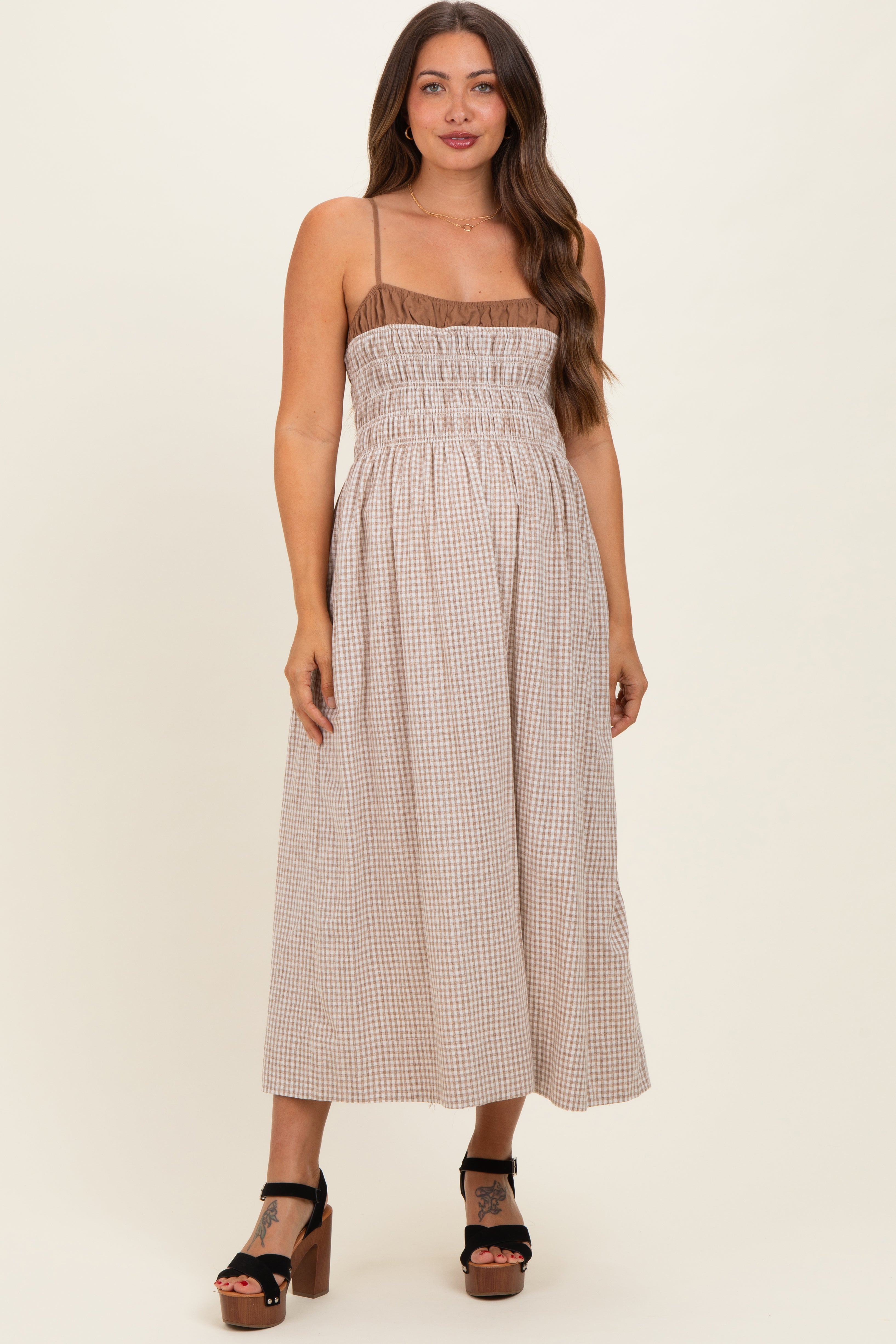 Umstands-Maxikleid in Mokka mit Vichy-Karo