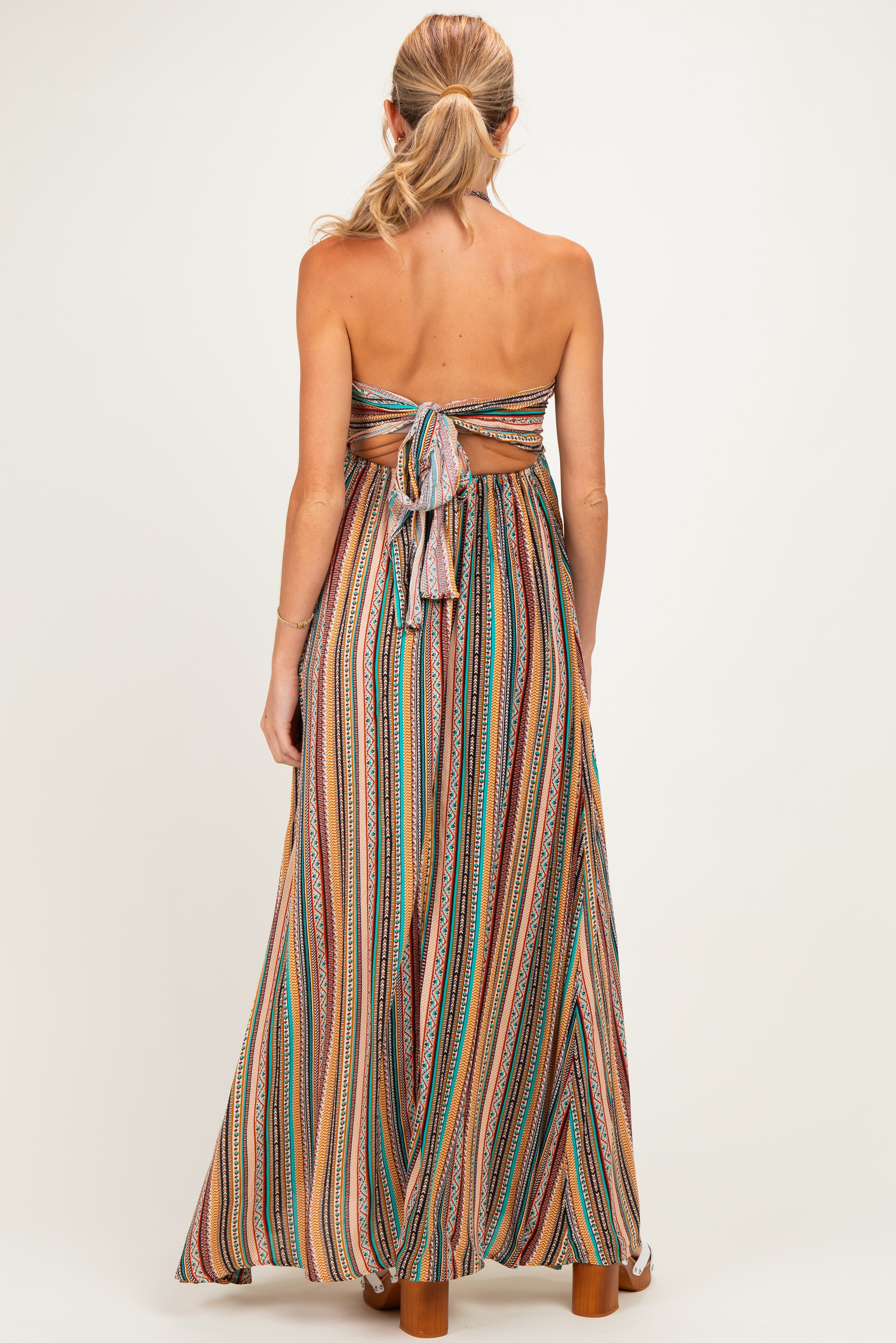 Bedrucktes Umstands-Maxikleid mit V-Ausschnitt und Neckholder