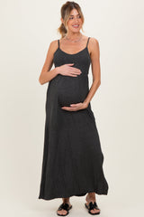 Ärmelloses gestreiftes Umstandsmaxikleid