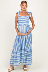 Gestreiftes Umstands-Midikleid mit Smok-Details und Schulterbändern