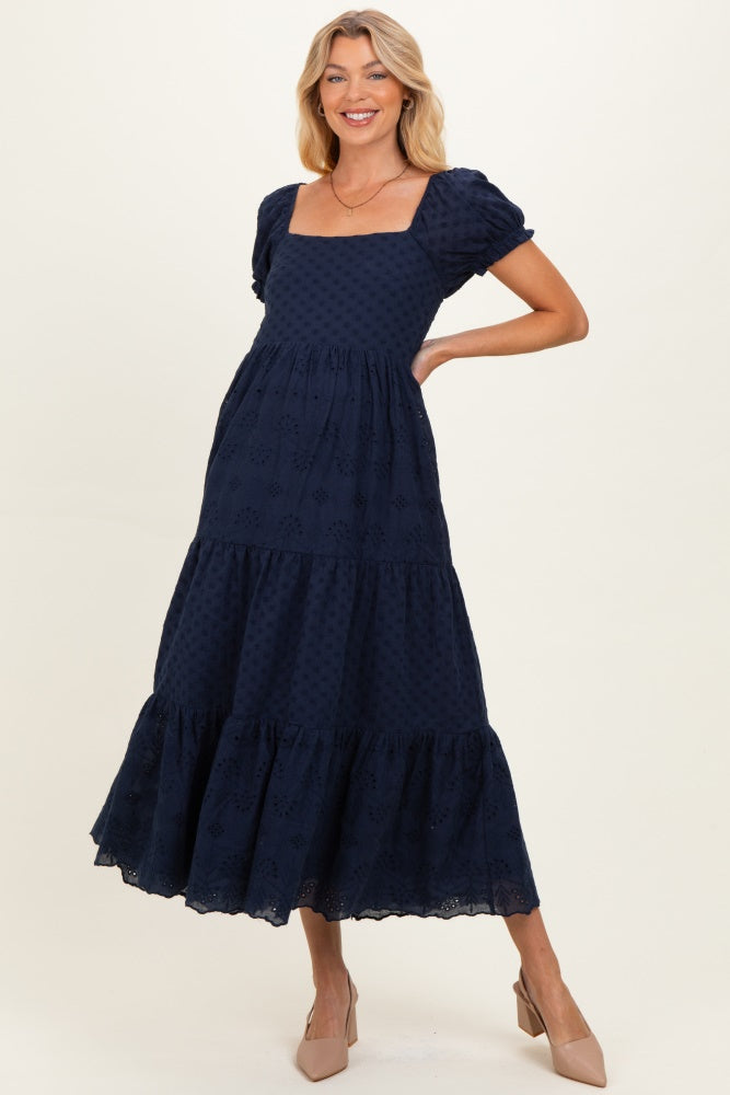 Umstands-Maxikleid in Mitternachtsblau mit bestickter Lochspitze