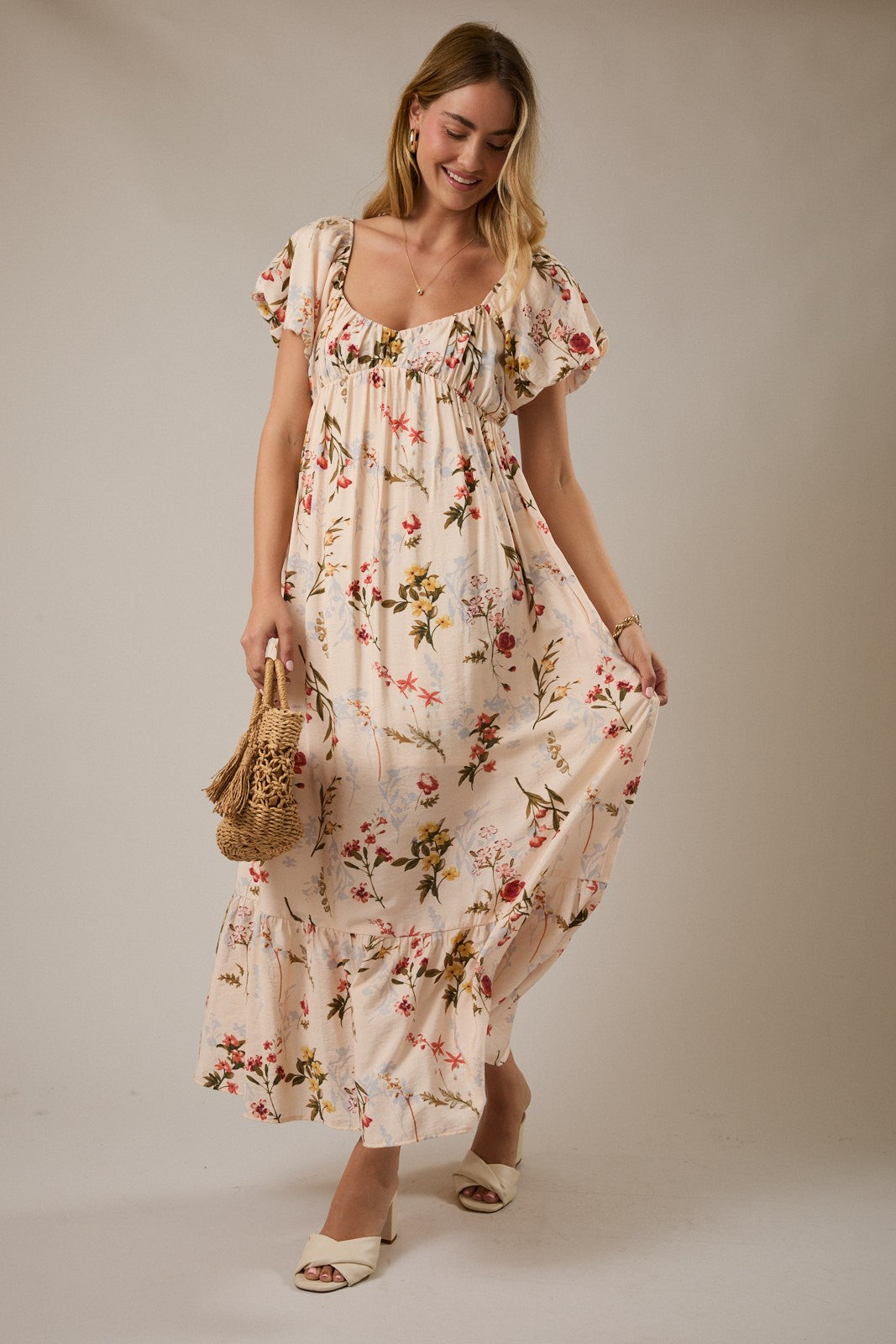 Florales Umstands-Maxikleid mit Puffärmeln in Creme