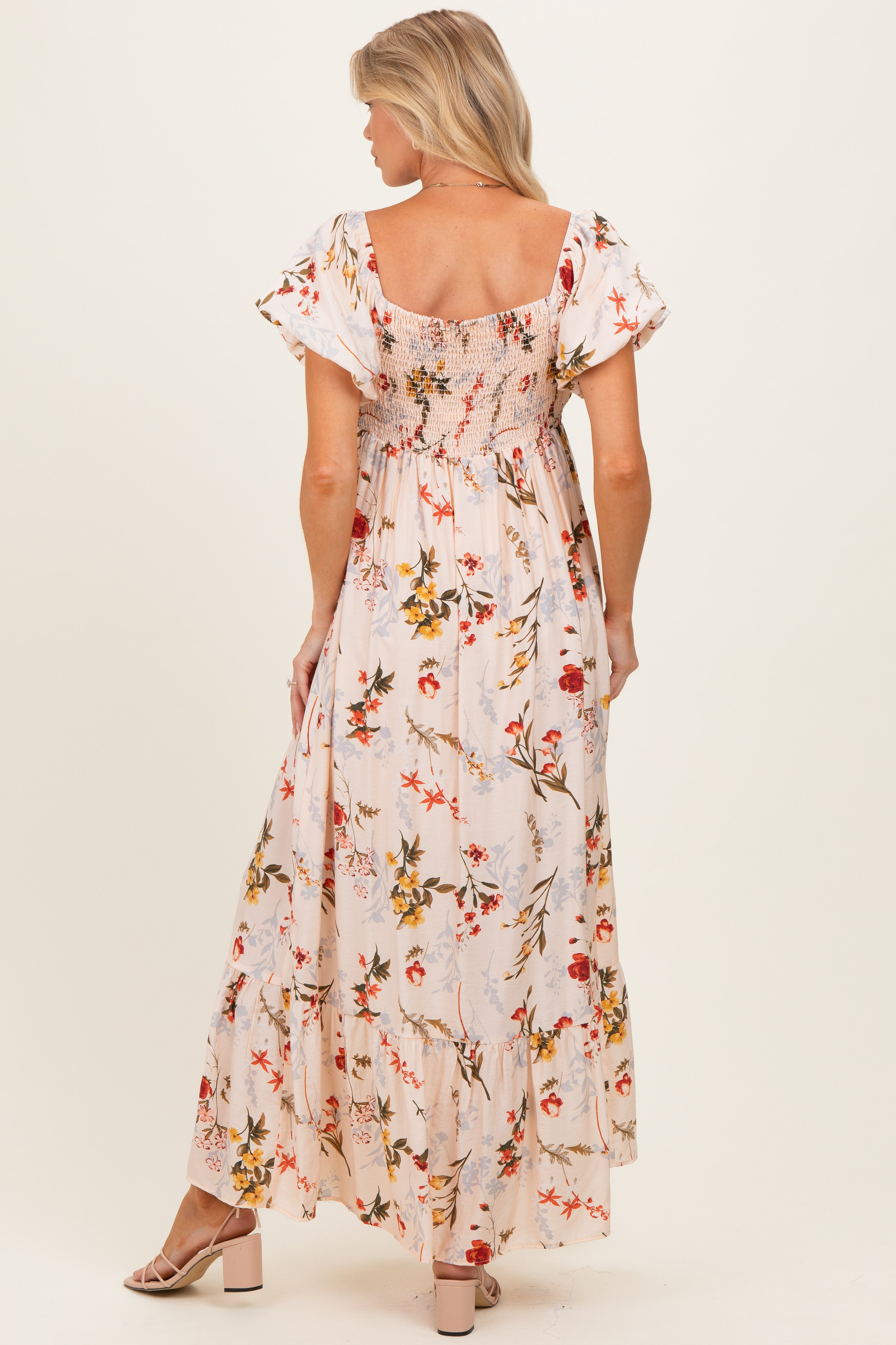 Florales Umstands-Maxikleid mit Puffärmeln in Creme