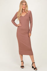 Figurbetontes Umstands-Maxikleid mit V-Ausschnitt und langen Ärmeln
