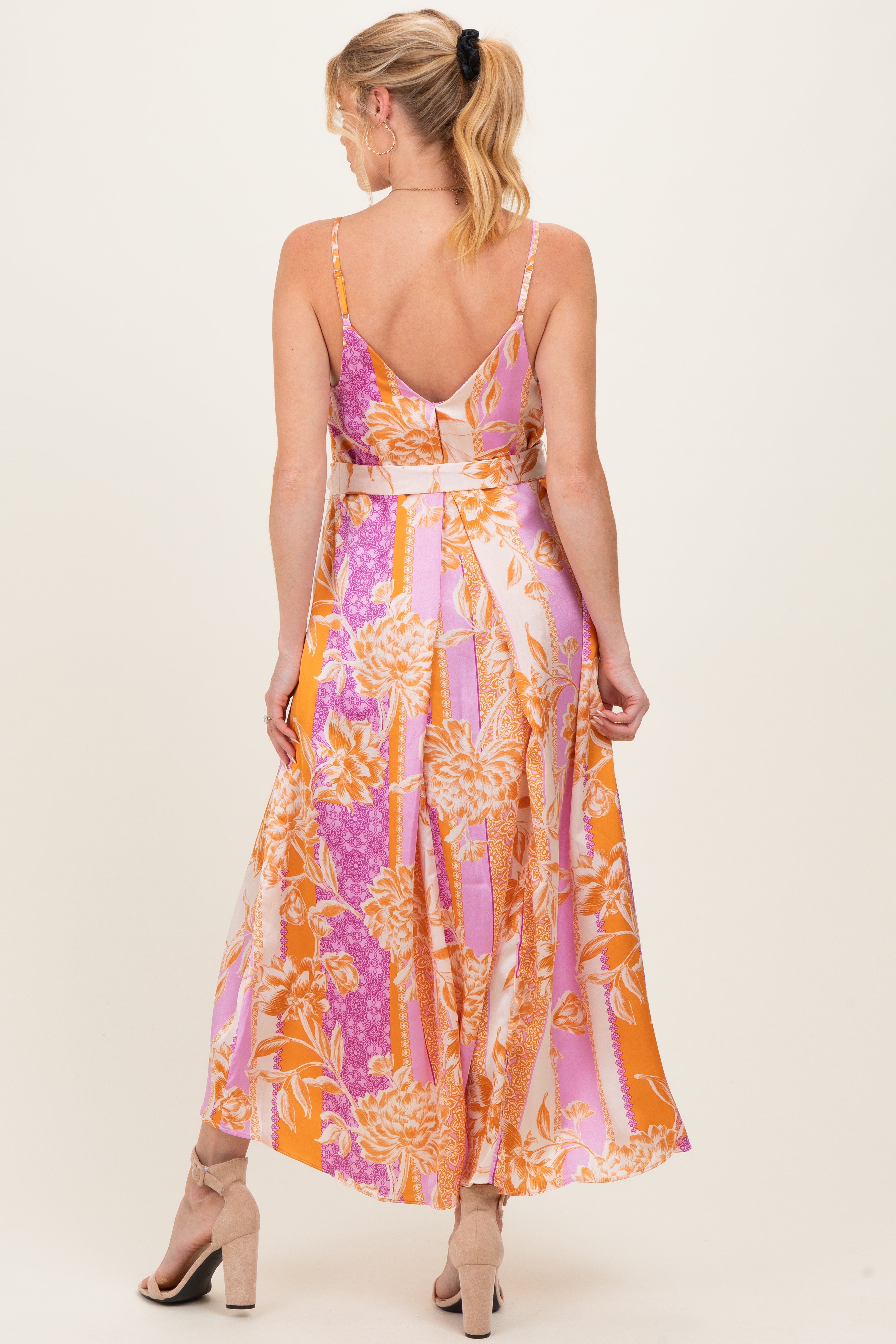 Umstandsmaxikleid Riviera Bloom mit extra weitem Rock in Apricot und Lavendel