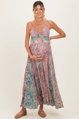 Umstands-Maxikleid mit V-Ausschnitt, Twist-Front und Cut-out