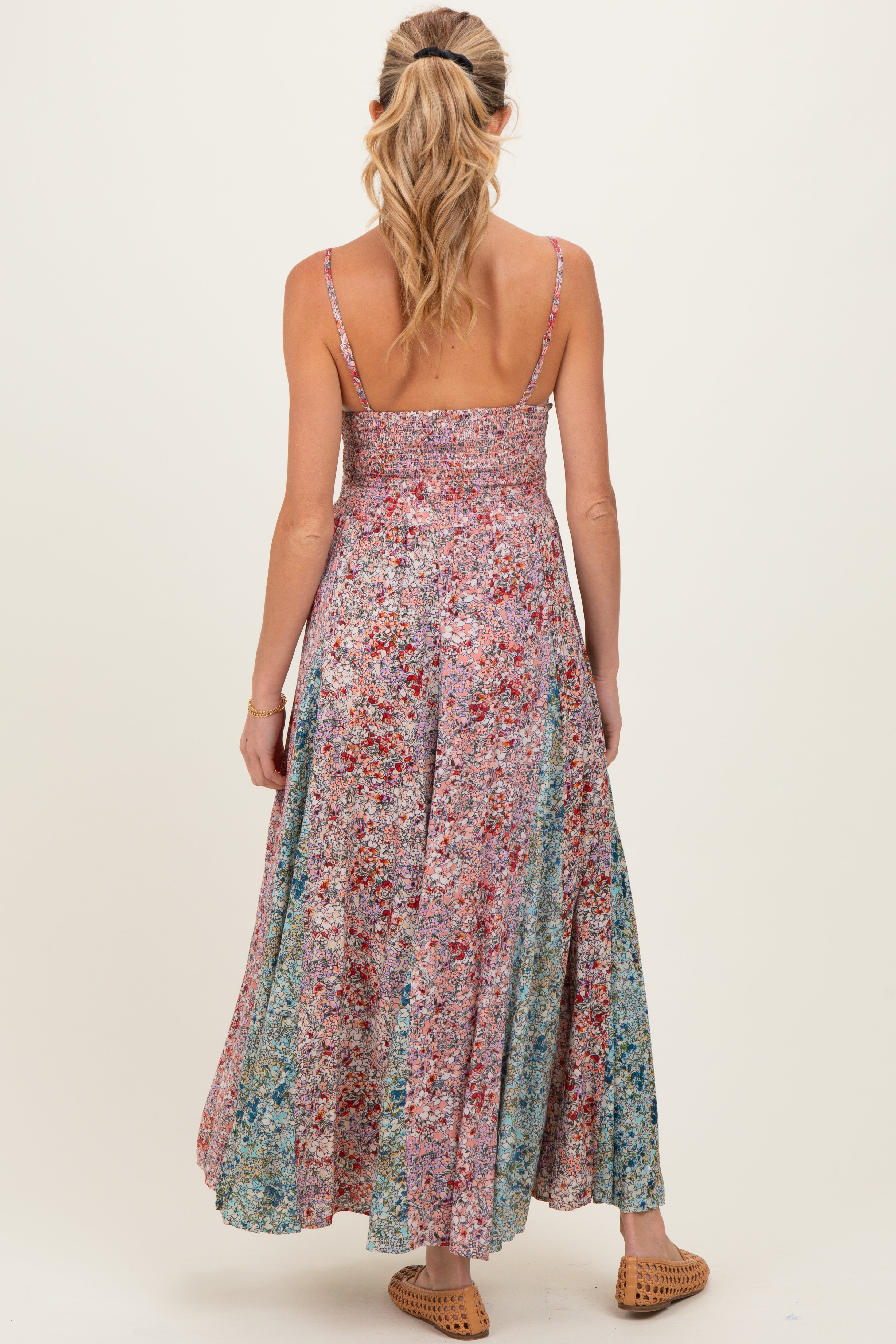 Umstands-Maxikleid mit V-Ausschnitt, Twist-Front und Cut-out