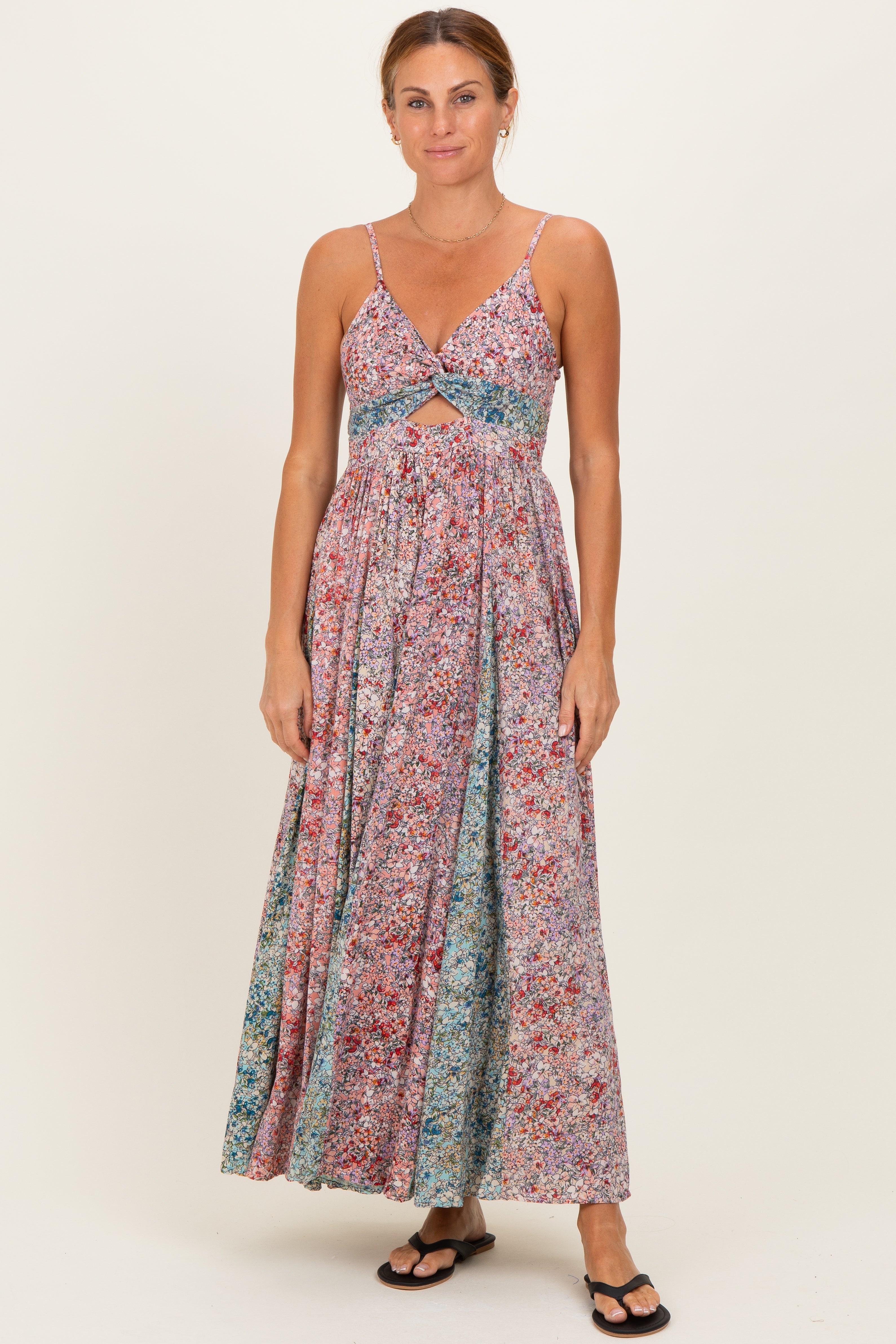 Umstands-Maxikleid mit V-Ausschnitt, Twist-Front und Cut-out