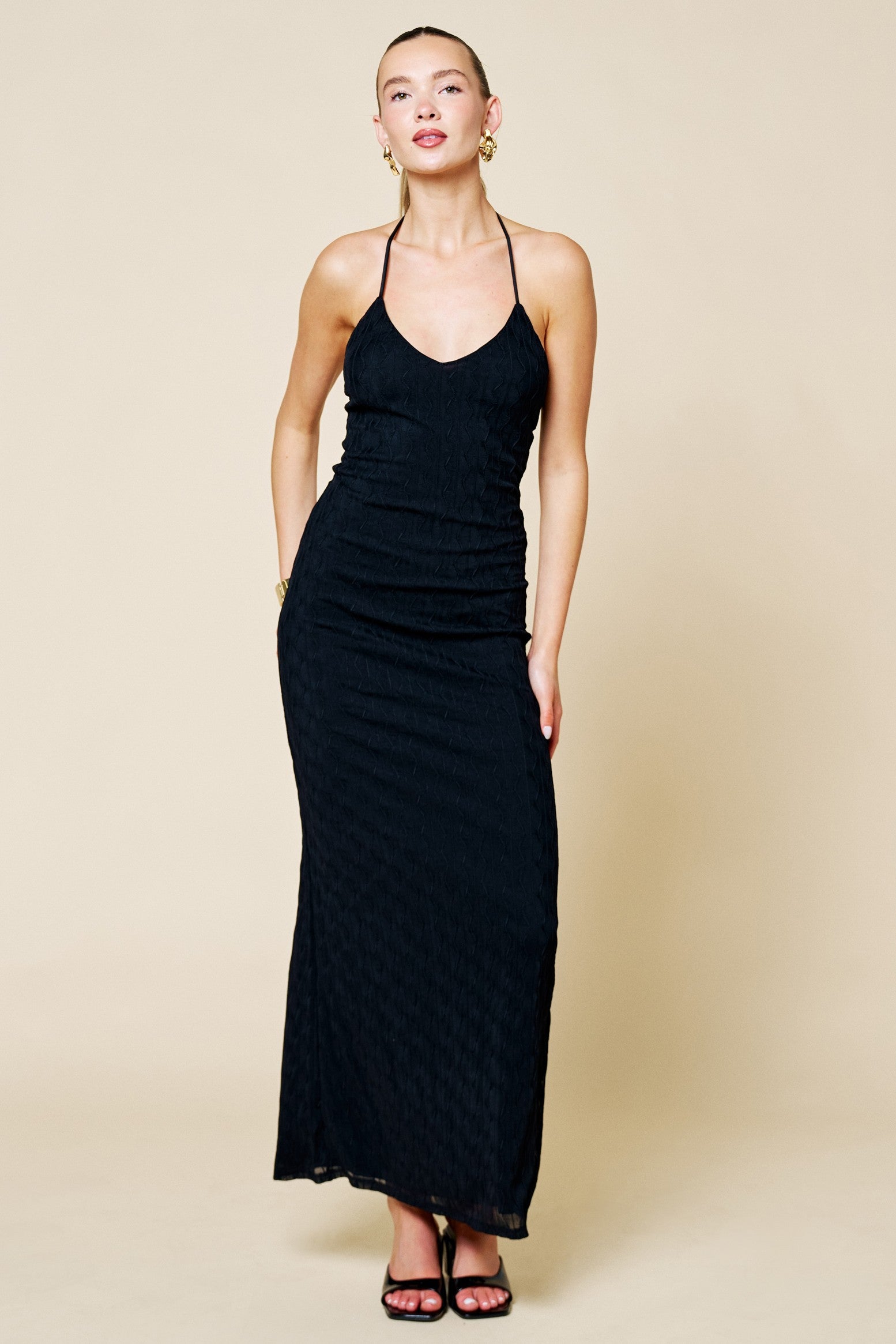 Umstands-Maxikleid mit Neckholder aus strukturiertem Strick