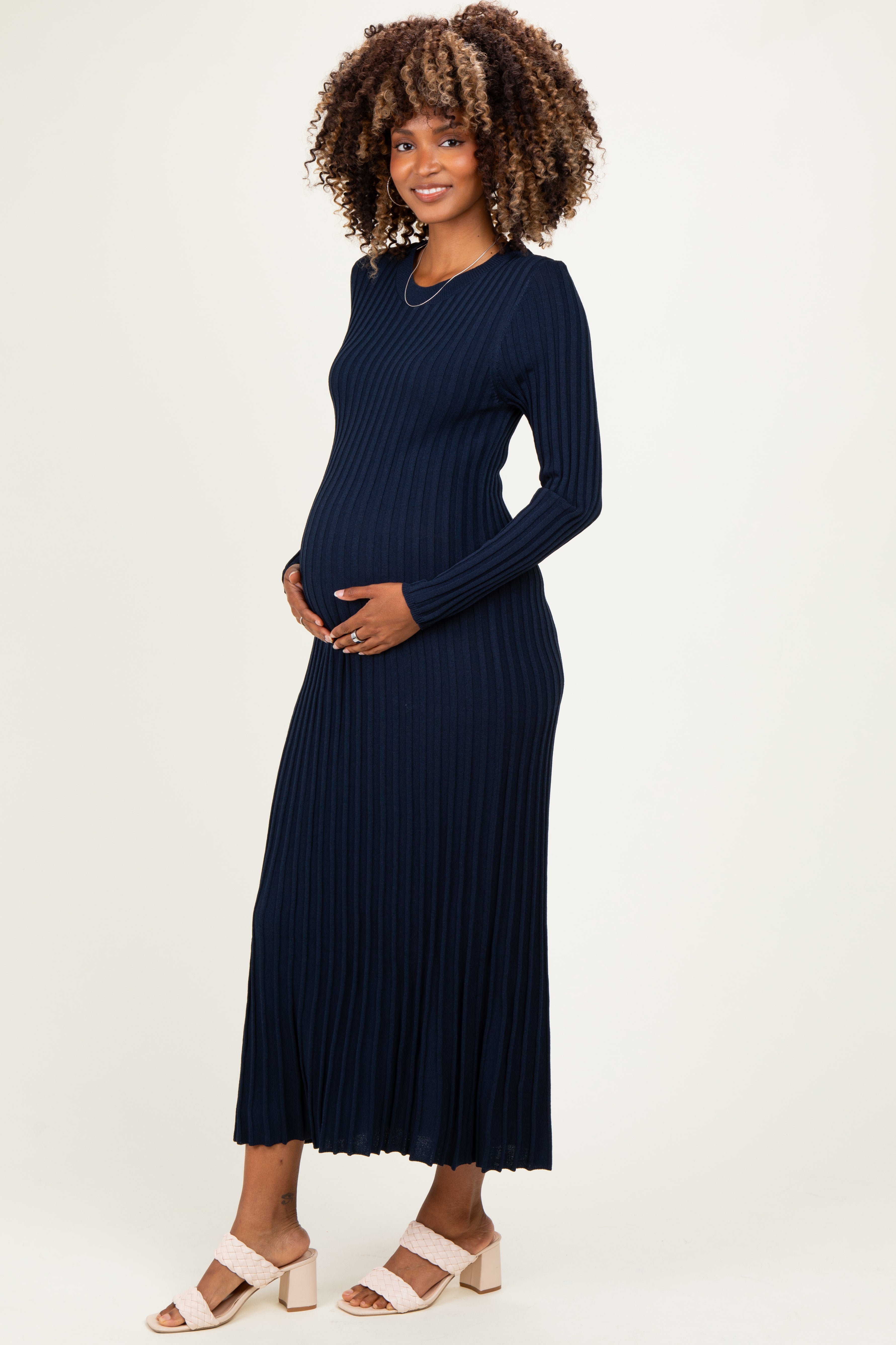 Geripptes Umstands-Strickkleid mit langen Ärmeln in Marineblau