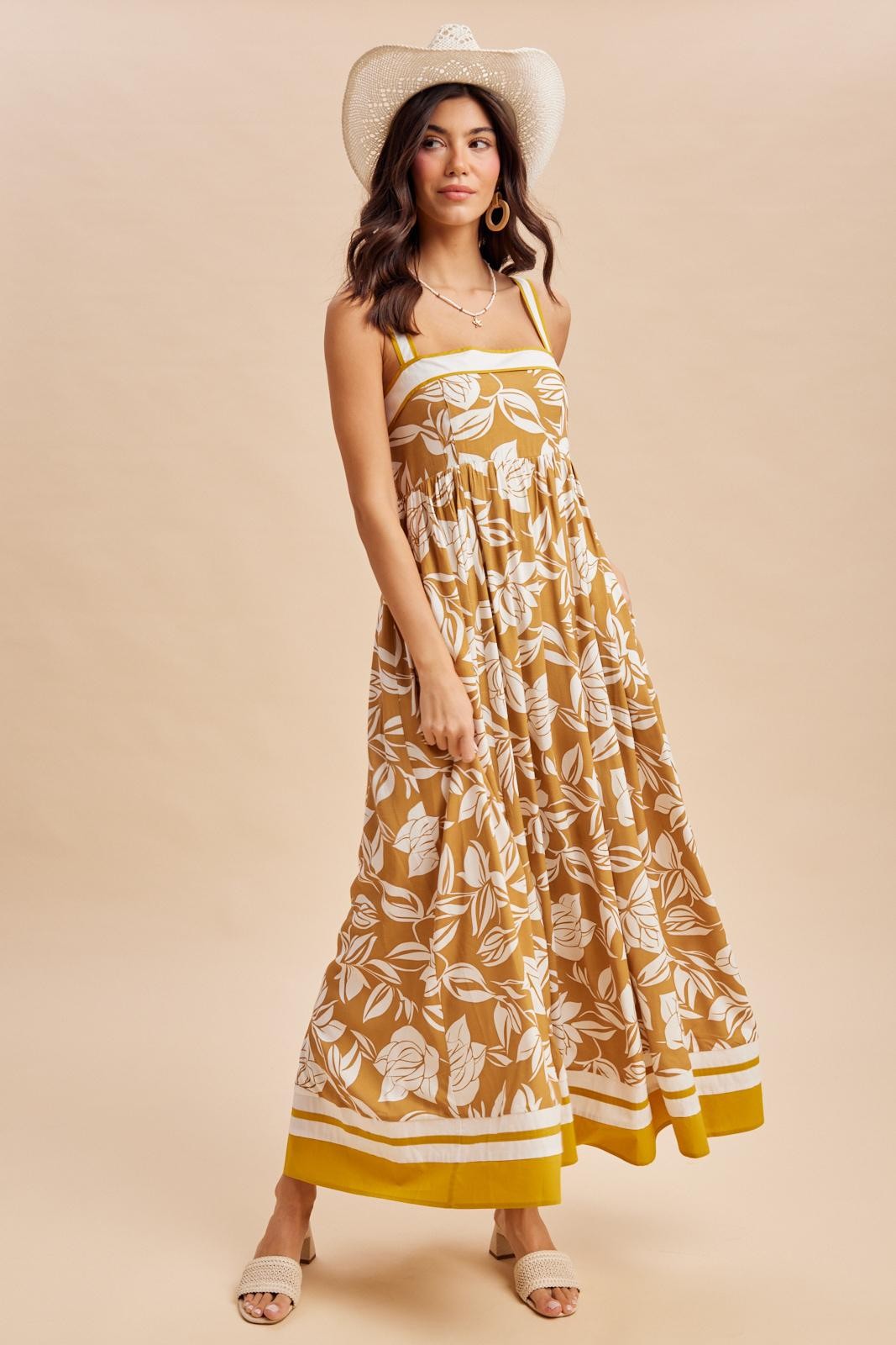 Ärmelloses florales Umstands-Maxikleid in Goldgelb
