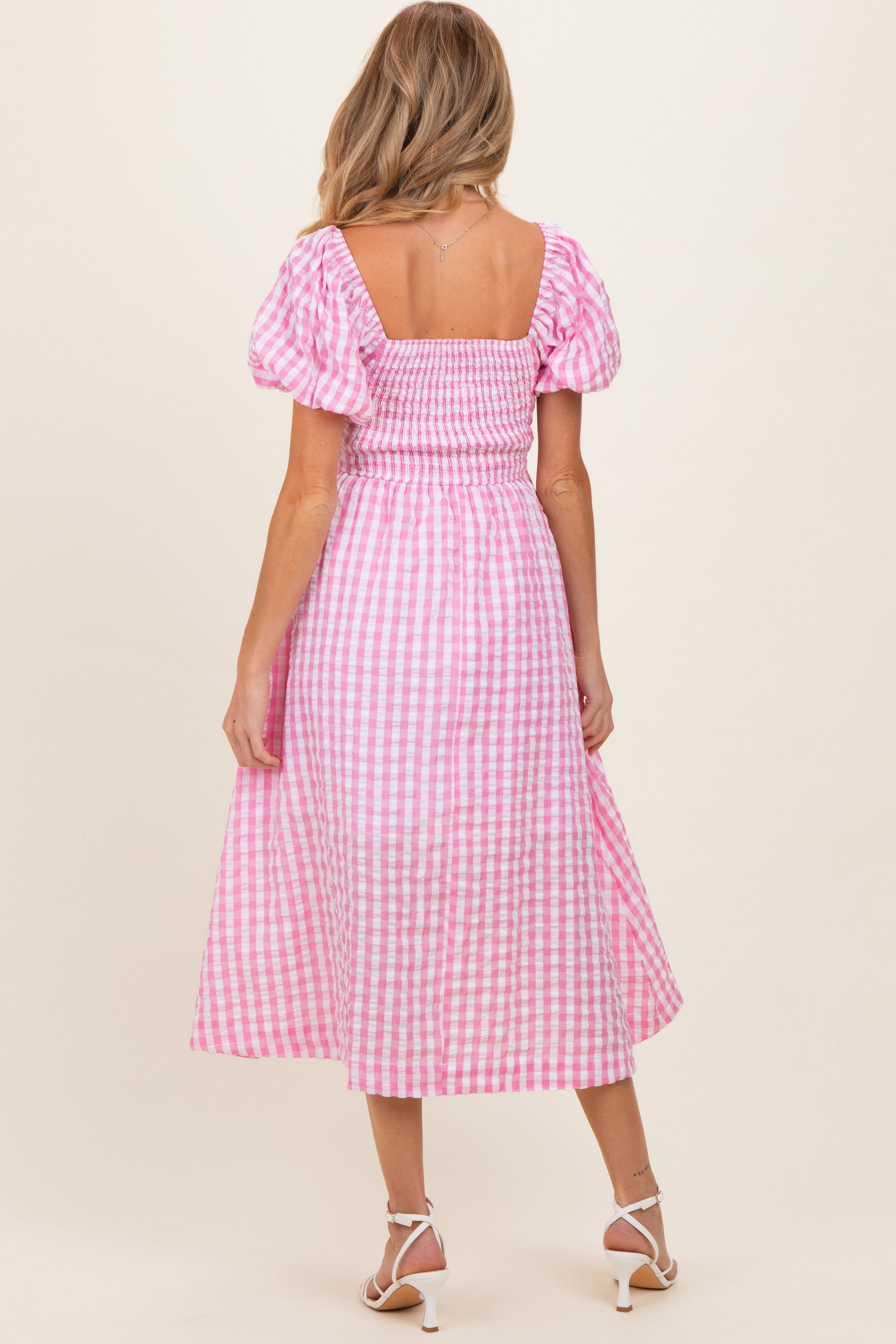 Rosa Umstands-Midikleid mit Vichy-Karo und Puffärmeln