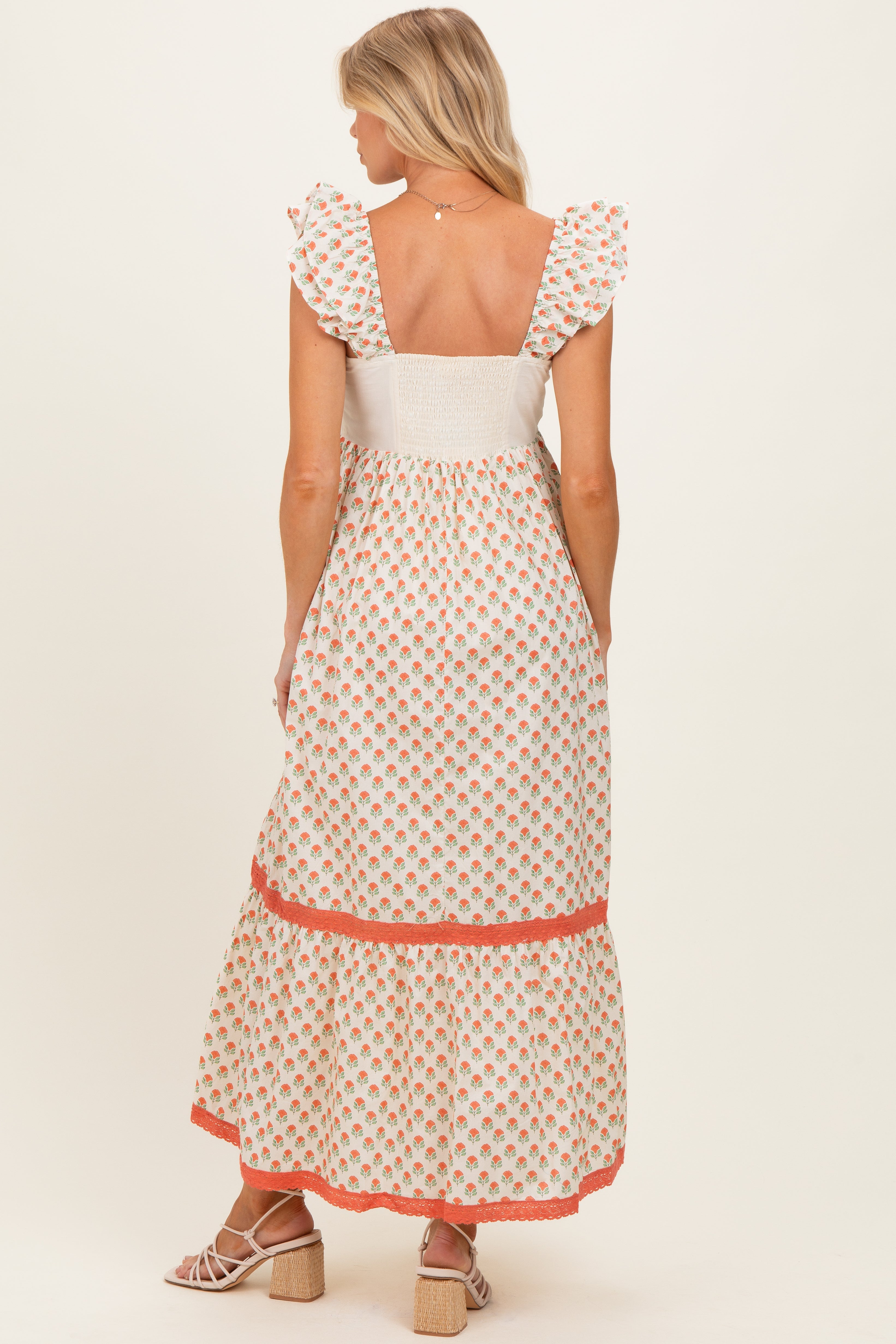 Florales besticktes Umstands-Maxikleid in Koralle