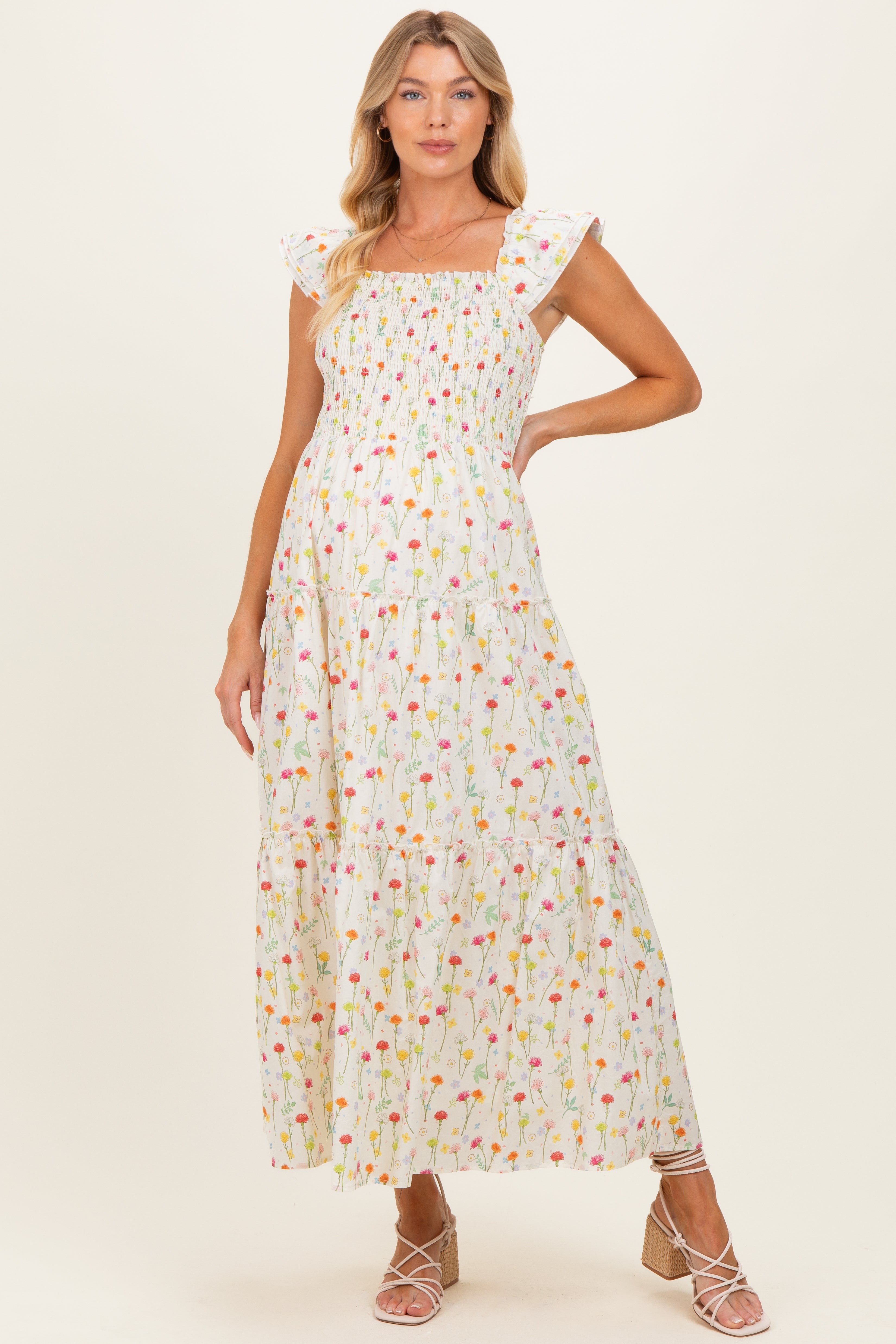 Florales Umstands-Maxikleid mit Smok-Detail in Creme
