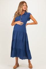 Umstands-Maxikleid mit Knopfleiste, Rüschenärmeln und Stufenrock