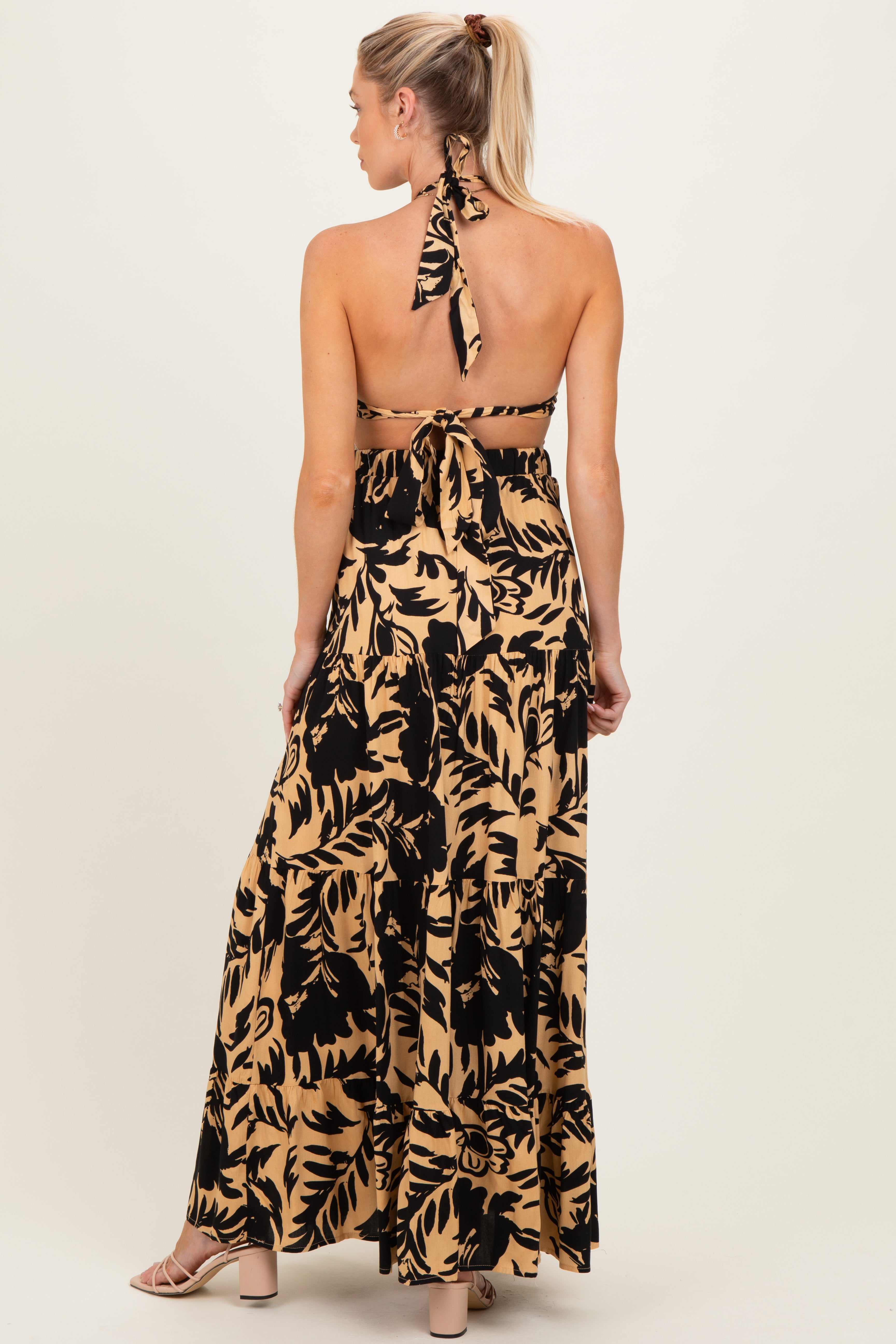 Umstandsmaxikleid mit Blumenmuster, Neckholder, Cut-out und offenem Rücken