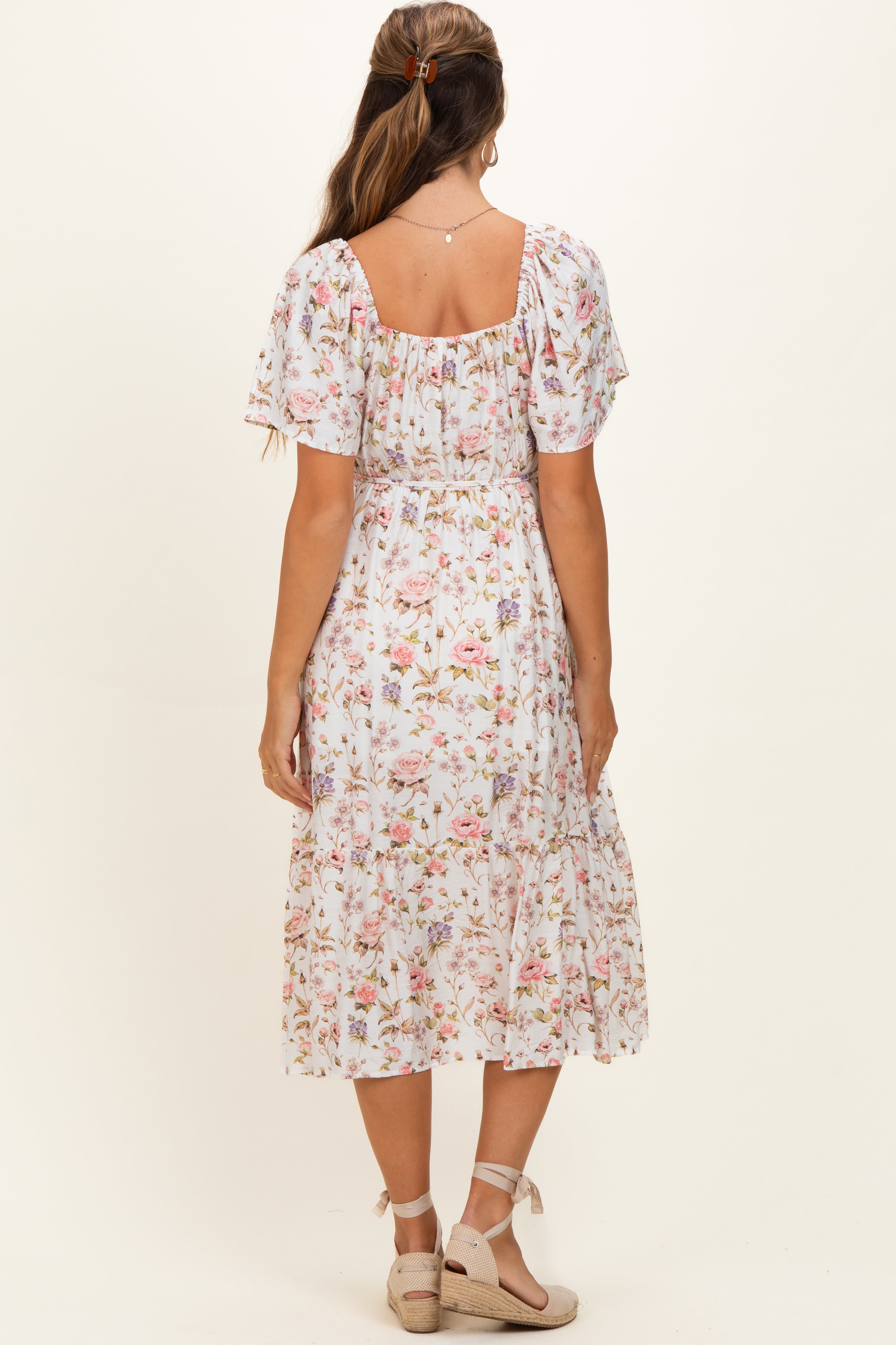 Umstands-Midikleid in Elfenbein mit Blumenmuster und Flatterärmeln